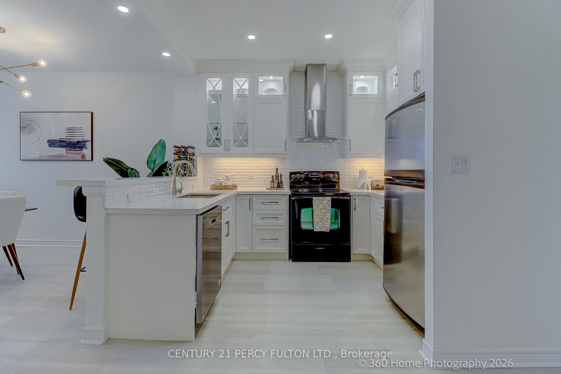 Photo 2 of Unit 604, 1 Leaside Park Drive, Toronto, Thorncliffe Park — HOMEH