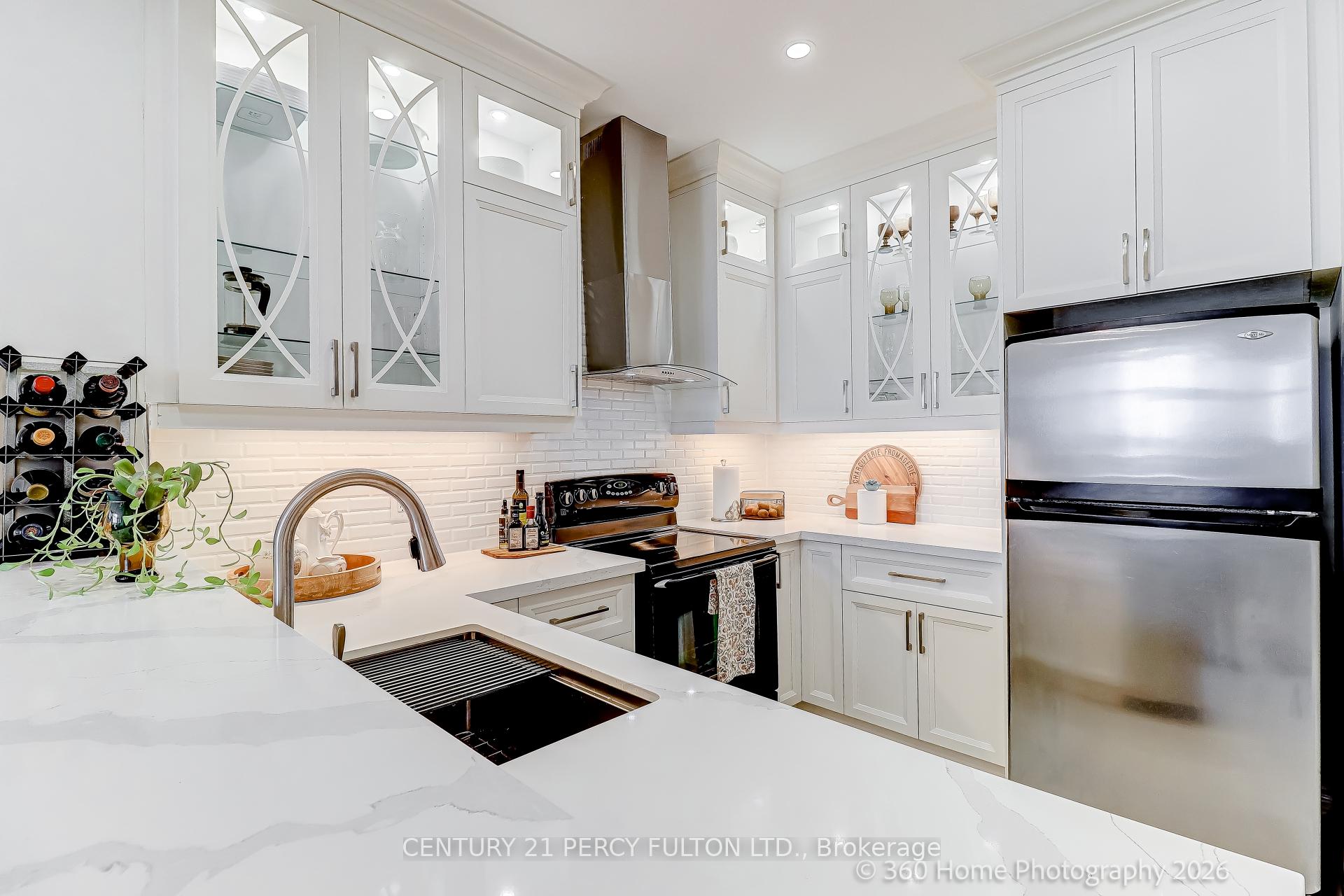 Photo 3 of Unit 604, 1 Leaside Park Drive, Toronto, Thorncliffe Park — HOMEH