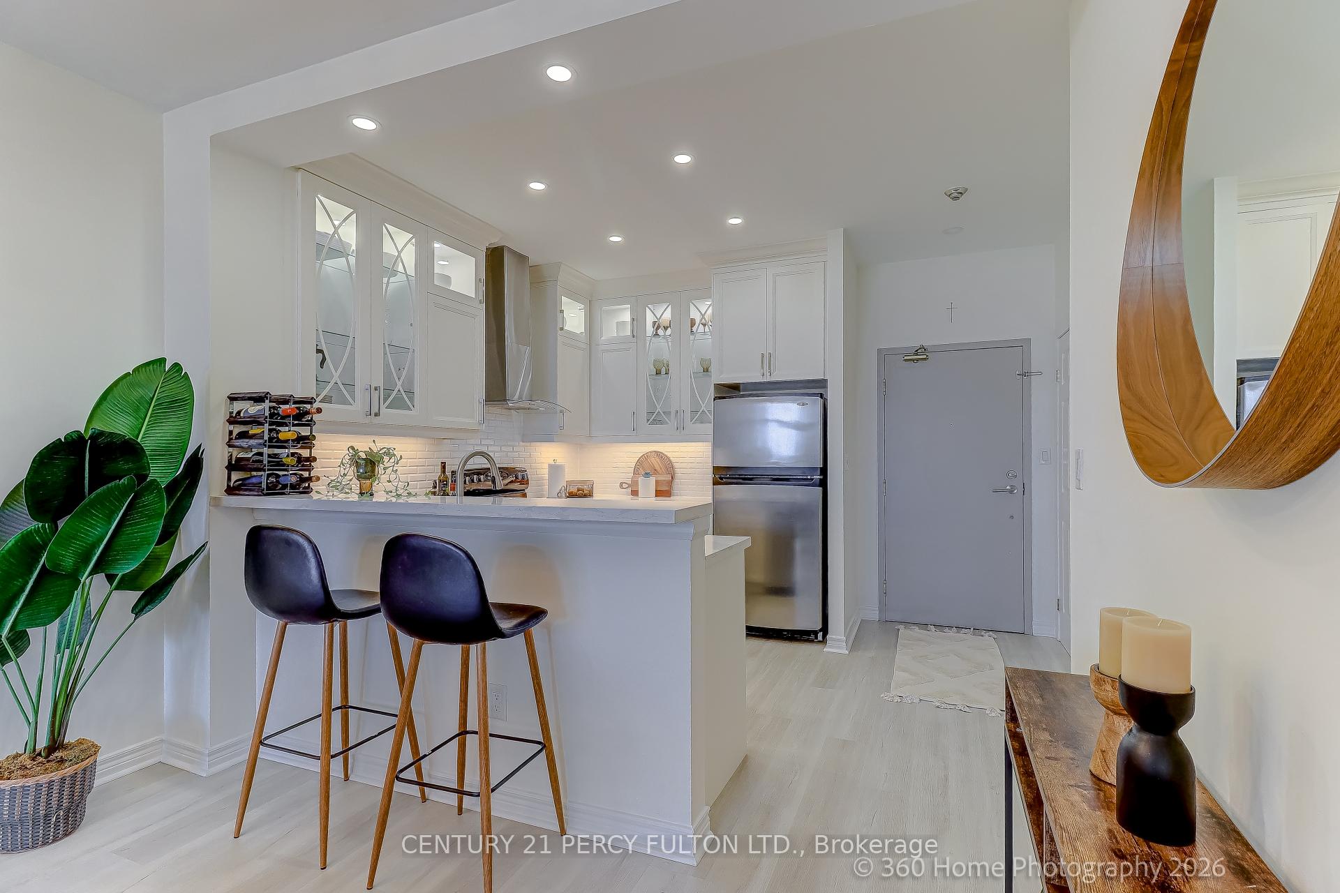 Photo 4 of Unit 604, 1 Leaside Park Drive, Toronto, Thorncliffe Park — HOMEH