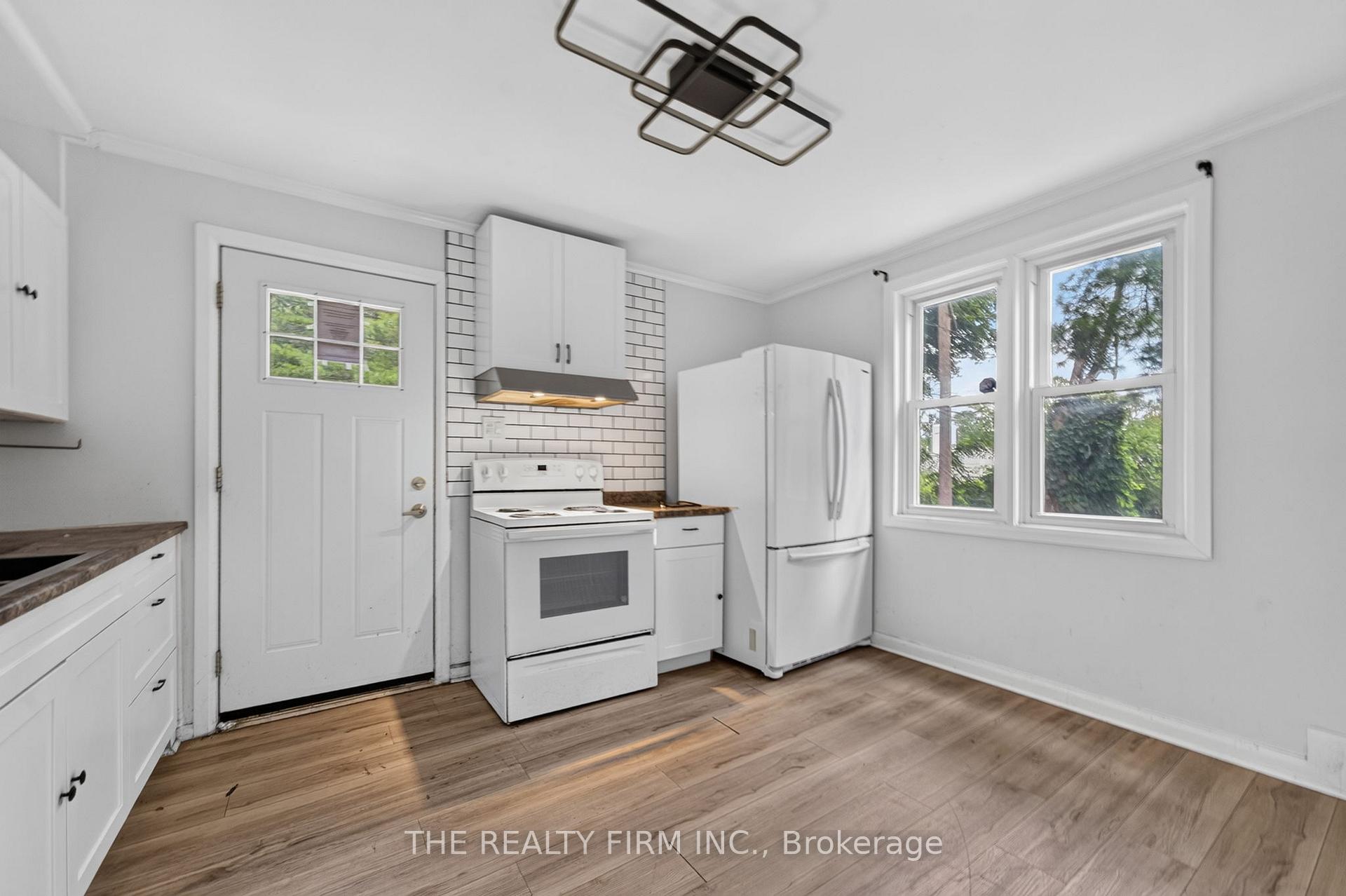 Photo 5 of 24 Fairview Court, London, South H — HOMEH