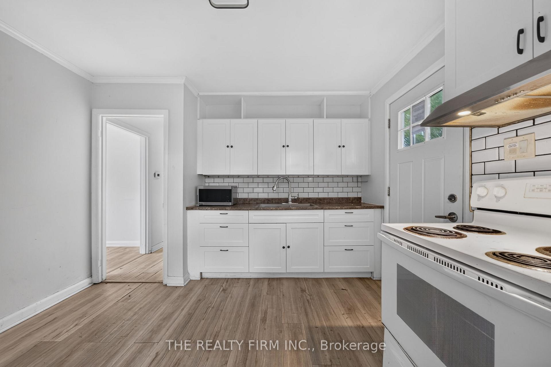 Photo 7 of 24 Fairview Court, London, South H — HOMEH