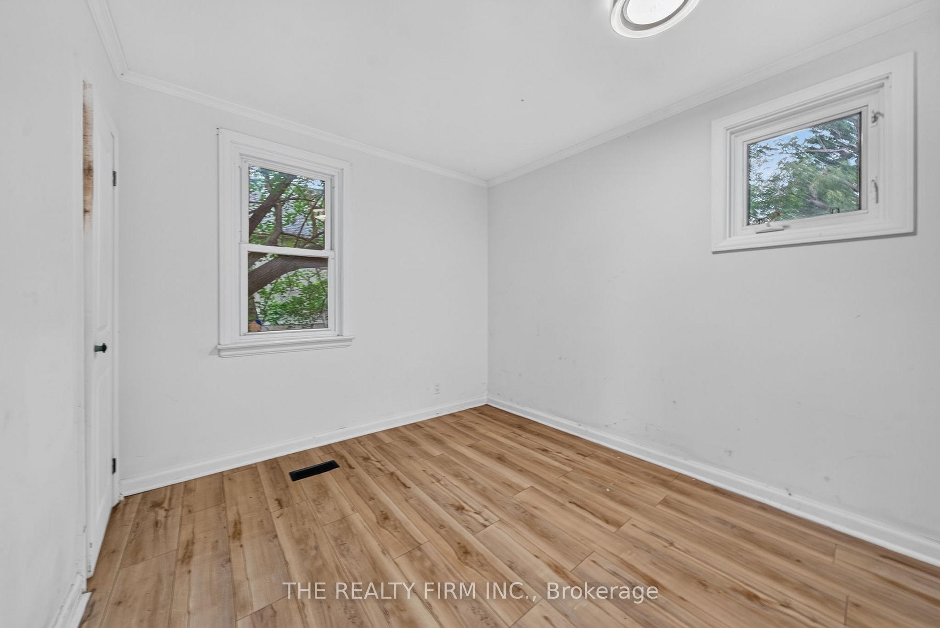 Photo 10 of 24 Fairview Court, London, South H — HOMEH