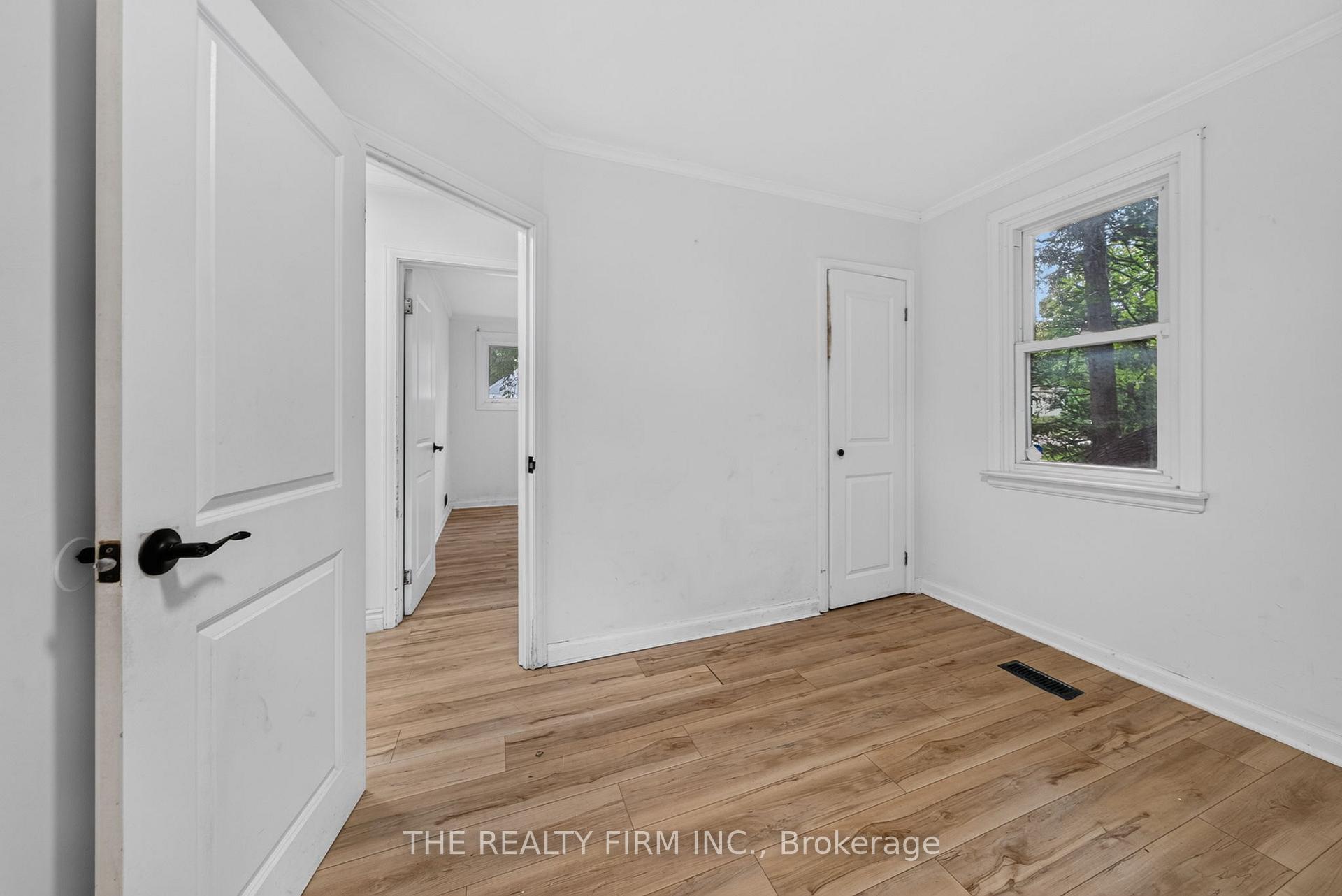Photo 11 of 24 Fairview Court, London, South H — HOMEH