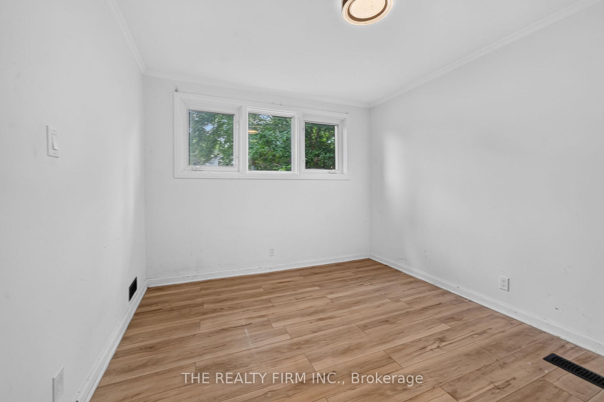 Photo 12 of 24 Fairview Court, London, South H — HOMEH