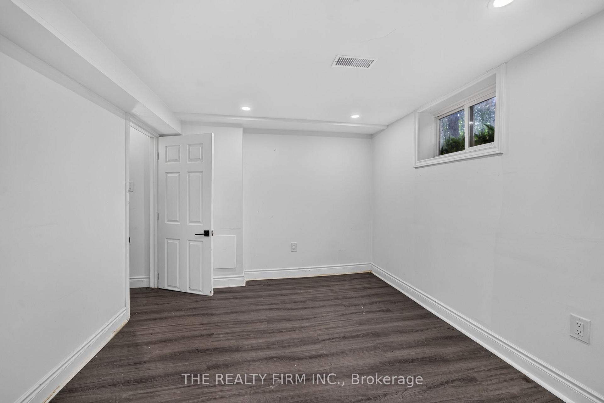 Photo 14 of 24 Fairview Court, London, South H — HOMEH
