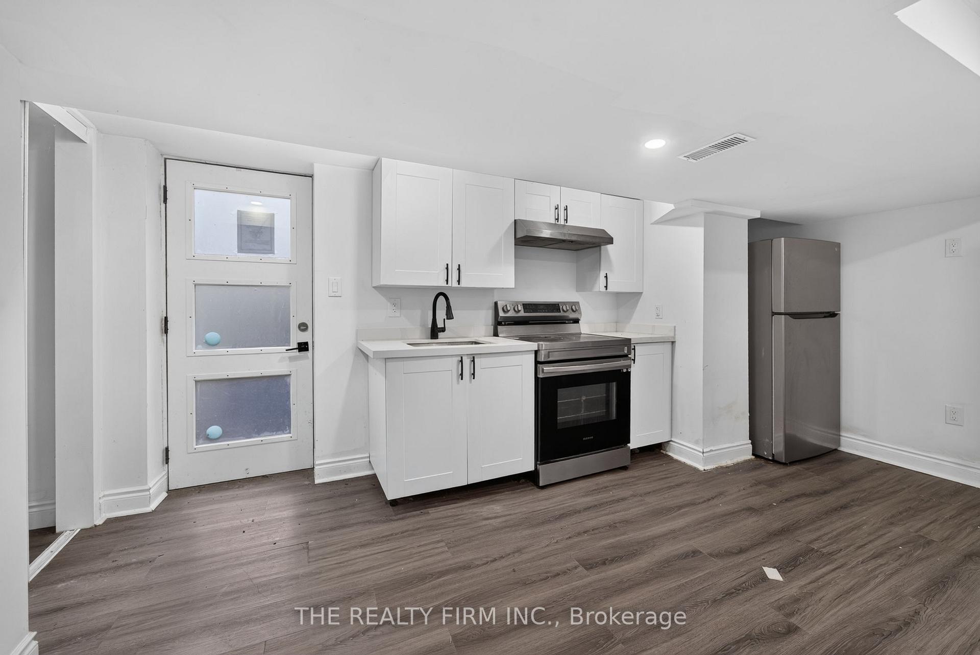 Photo 15 of 24 Fairview Court, London, South H — HOMEH