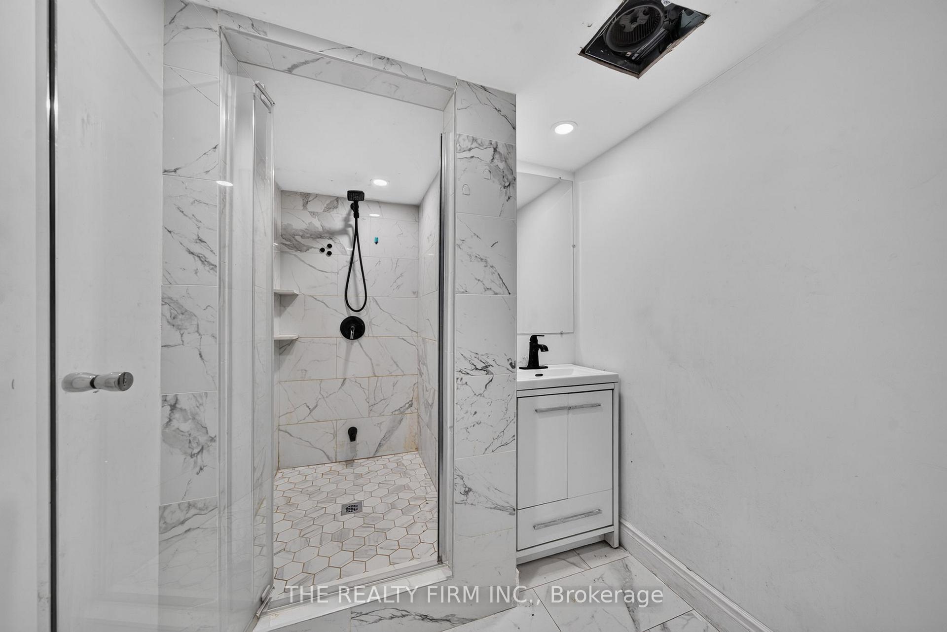 Photo 17 of 24 Fairview Court, London, South H — HOMEH