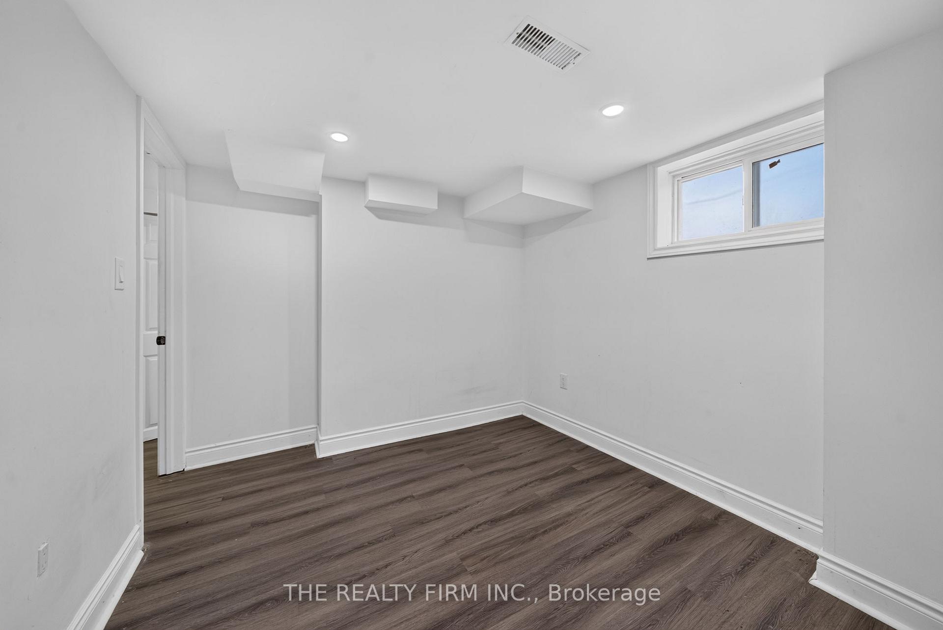 Photo 19 of 24 Fairview Court, London, South H — HOMEH