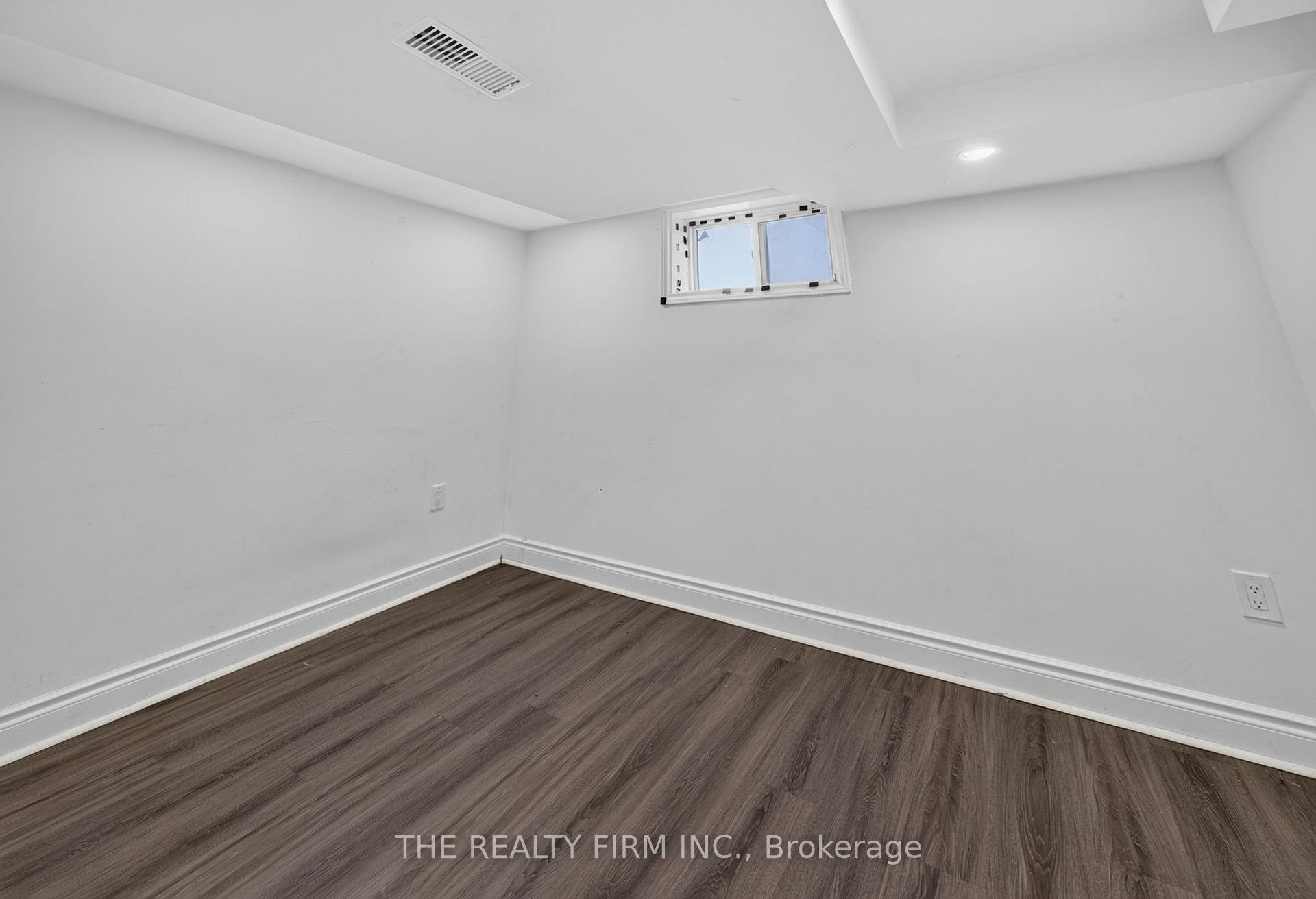 Photo 20 of 24 Fairview Court, London, South H — HOMEH
