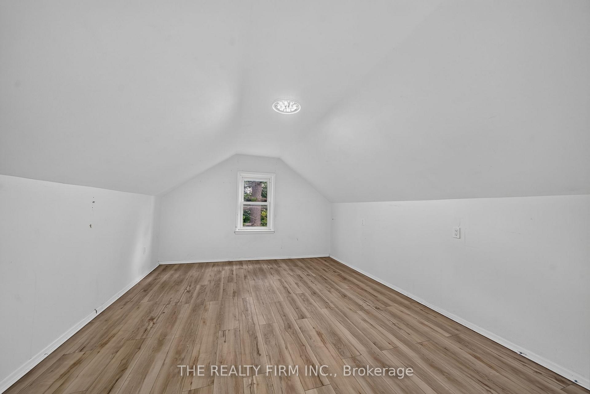 Photo 22 of 24 Fairview Court, London, South H — HOMEH