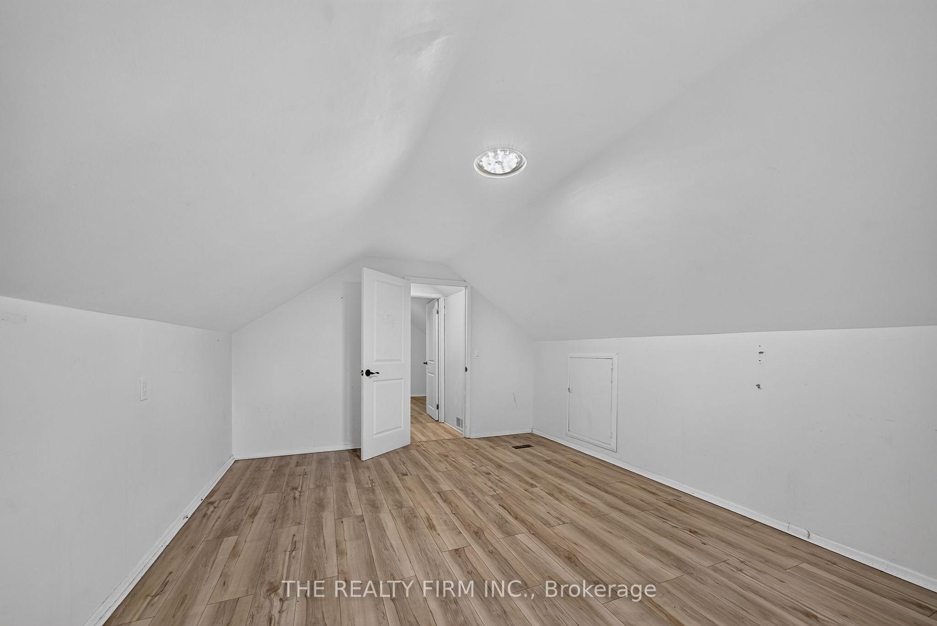 Photo 23 of 24 Fairview Court, London, South H — HOMEH