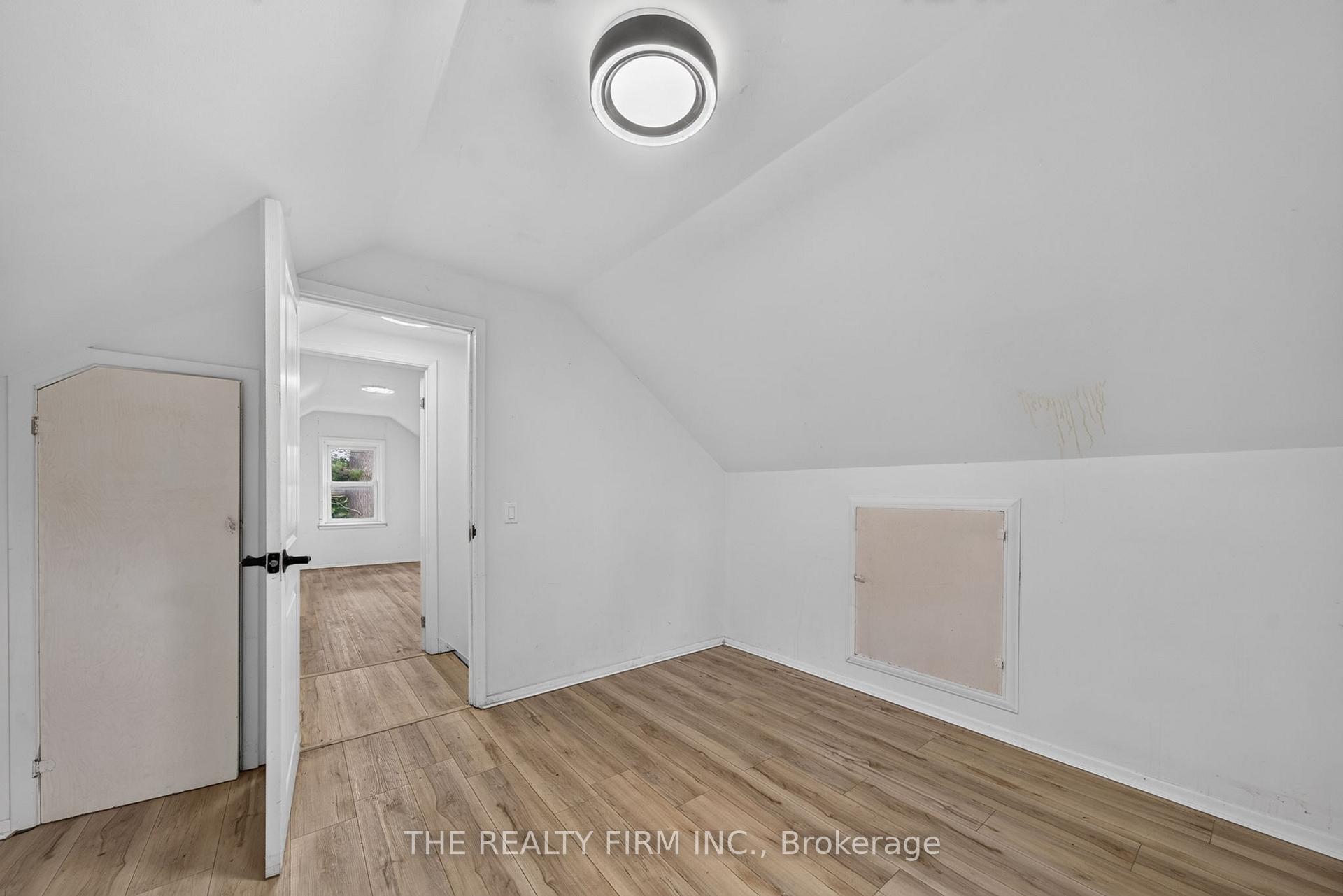 Photo 25 of 24 Fairview Court, London, South H — HOMEH