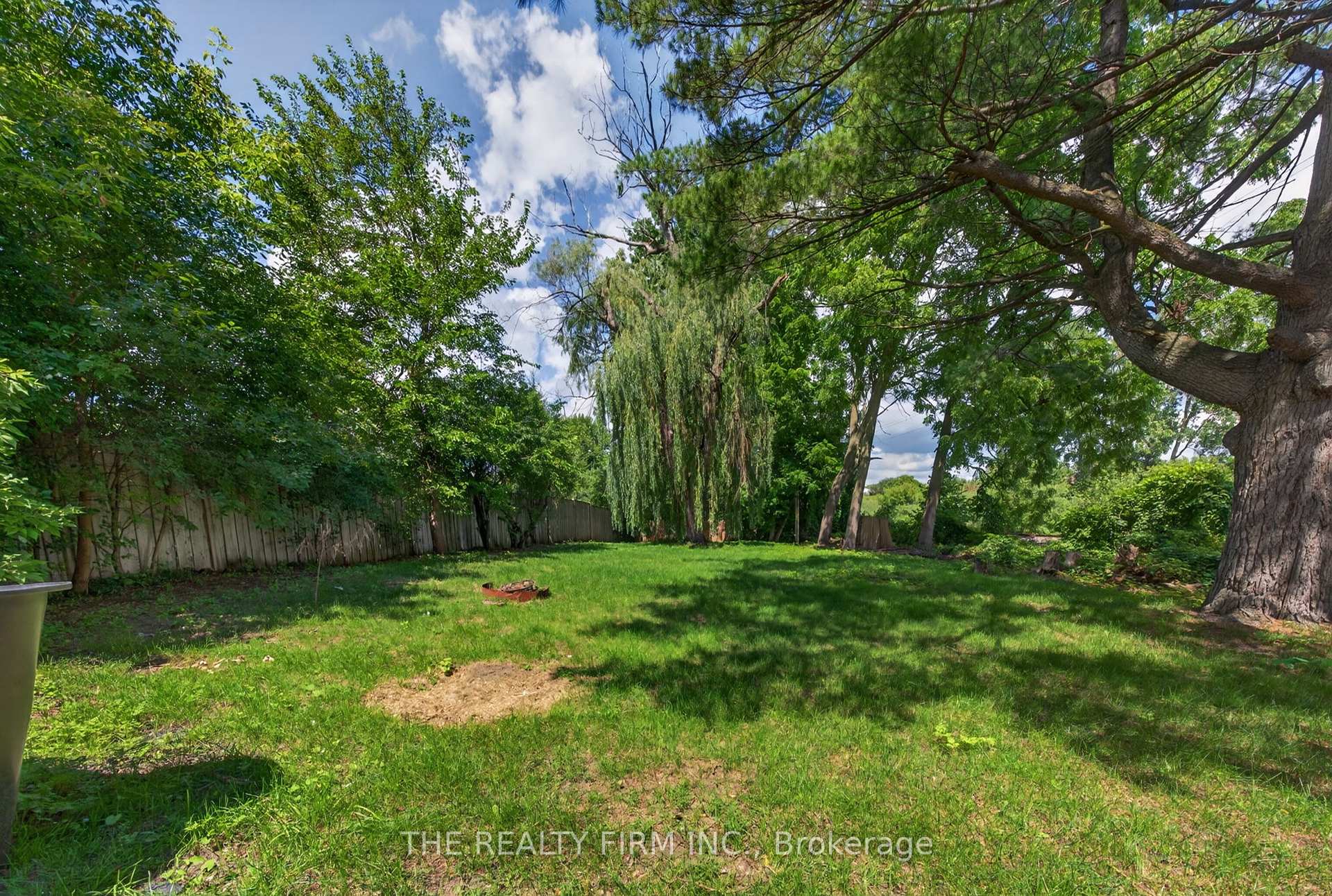 Photo 31 of 24 Fairview Court, London, South H — HOMEH