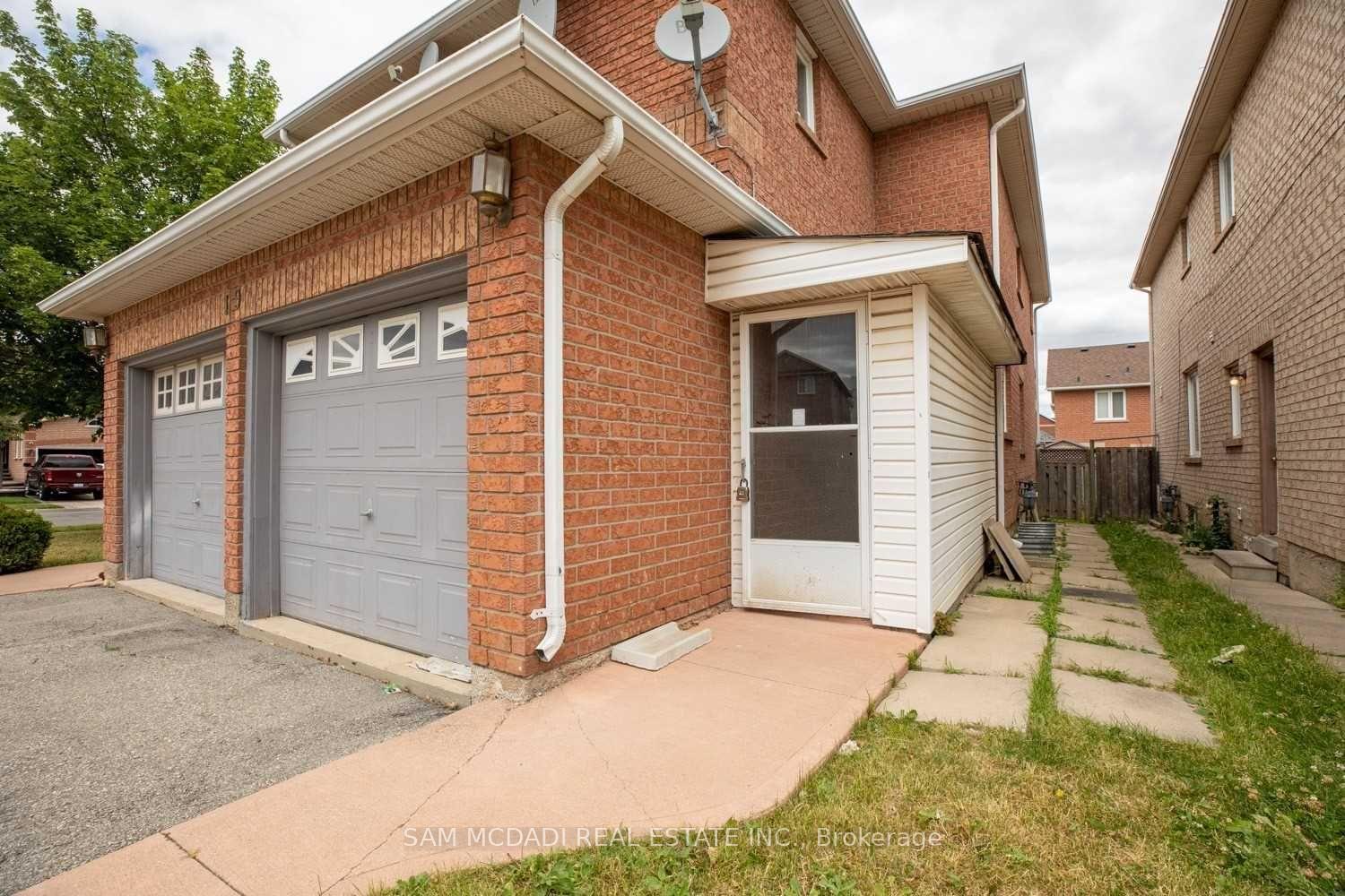 Photo 3 of 19 Sterritt Drive, Brampton, Fletcher's West — HOMEH