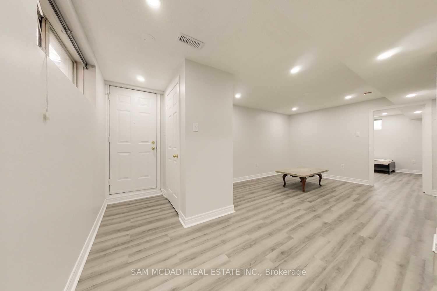 Photo 4 of 19 Sterritt Drive, Brampton, Fletcher's West — HOMEH
