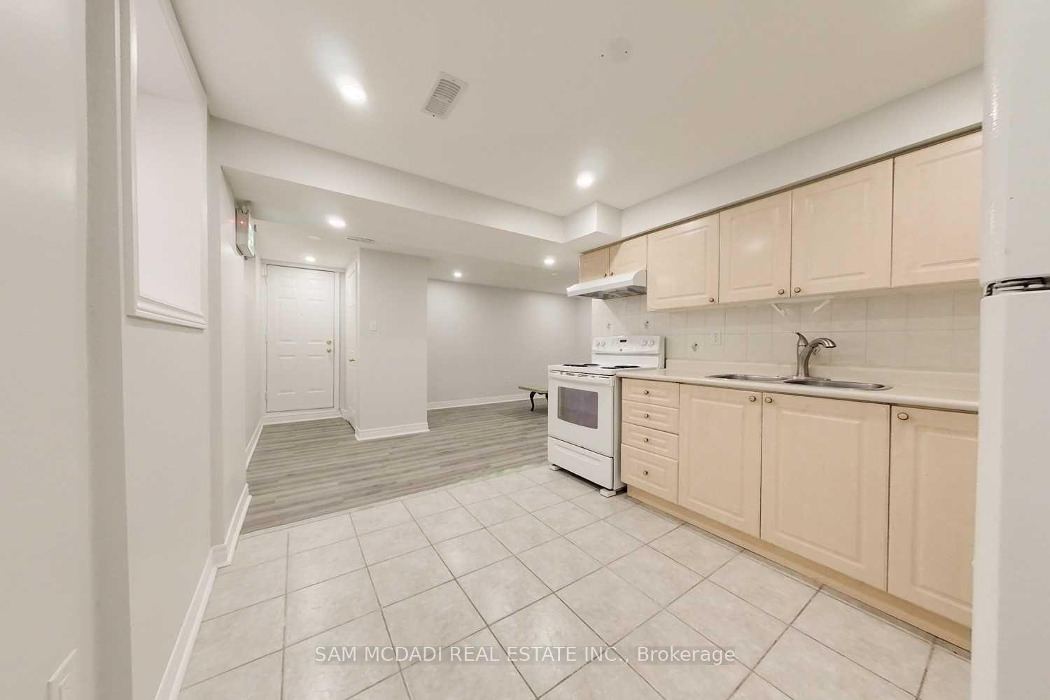 Photo 7 of 19 Sterritt Drive, Brampton, Fletcher's West — HOMEH
