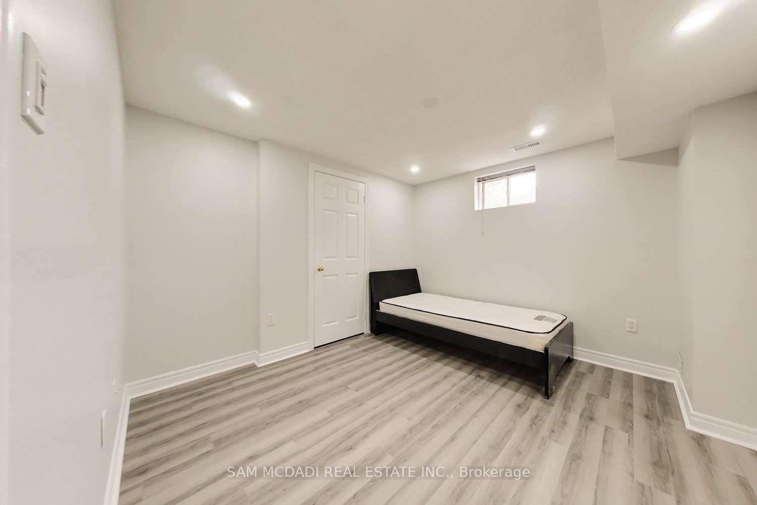Photo 8 of 19 Sterritt Drive, Brampton, Fletcher's West — HOMEH