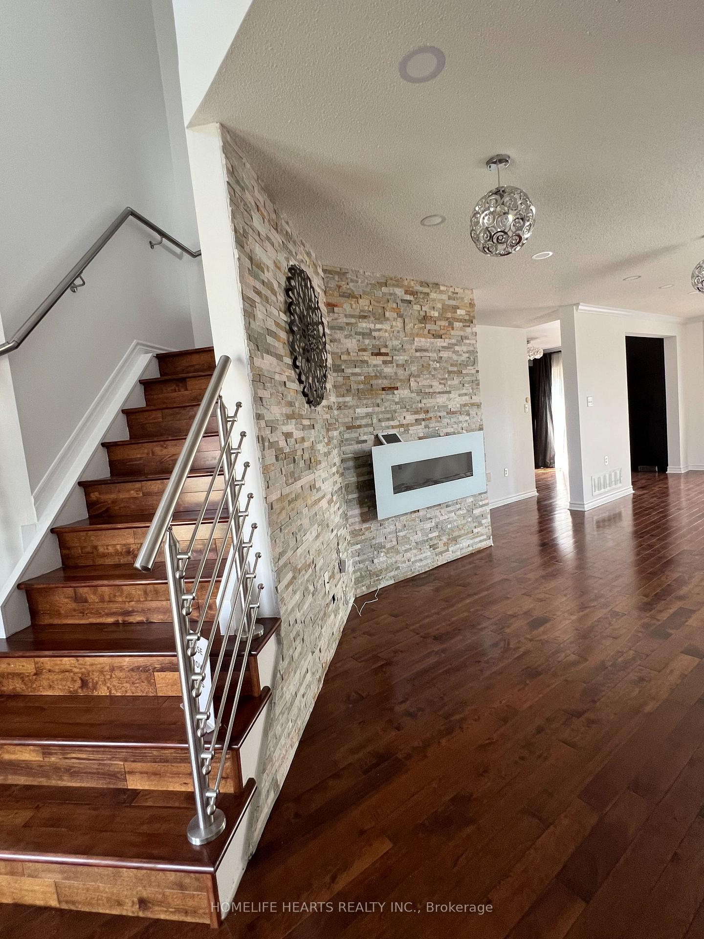 Photo 4 of 1 Glenhill Drive, Barrie, Painswick South — HOMEH