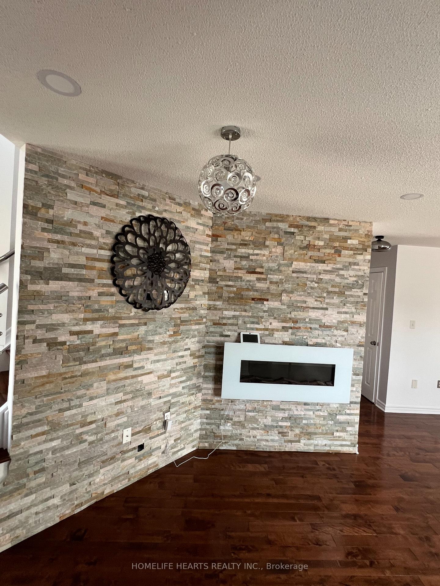 Photo 5 of 1 Glenhill Drive, Barrie, Painswick South — HOMEH