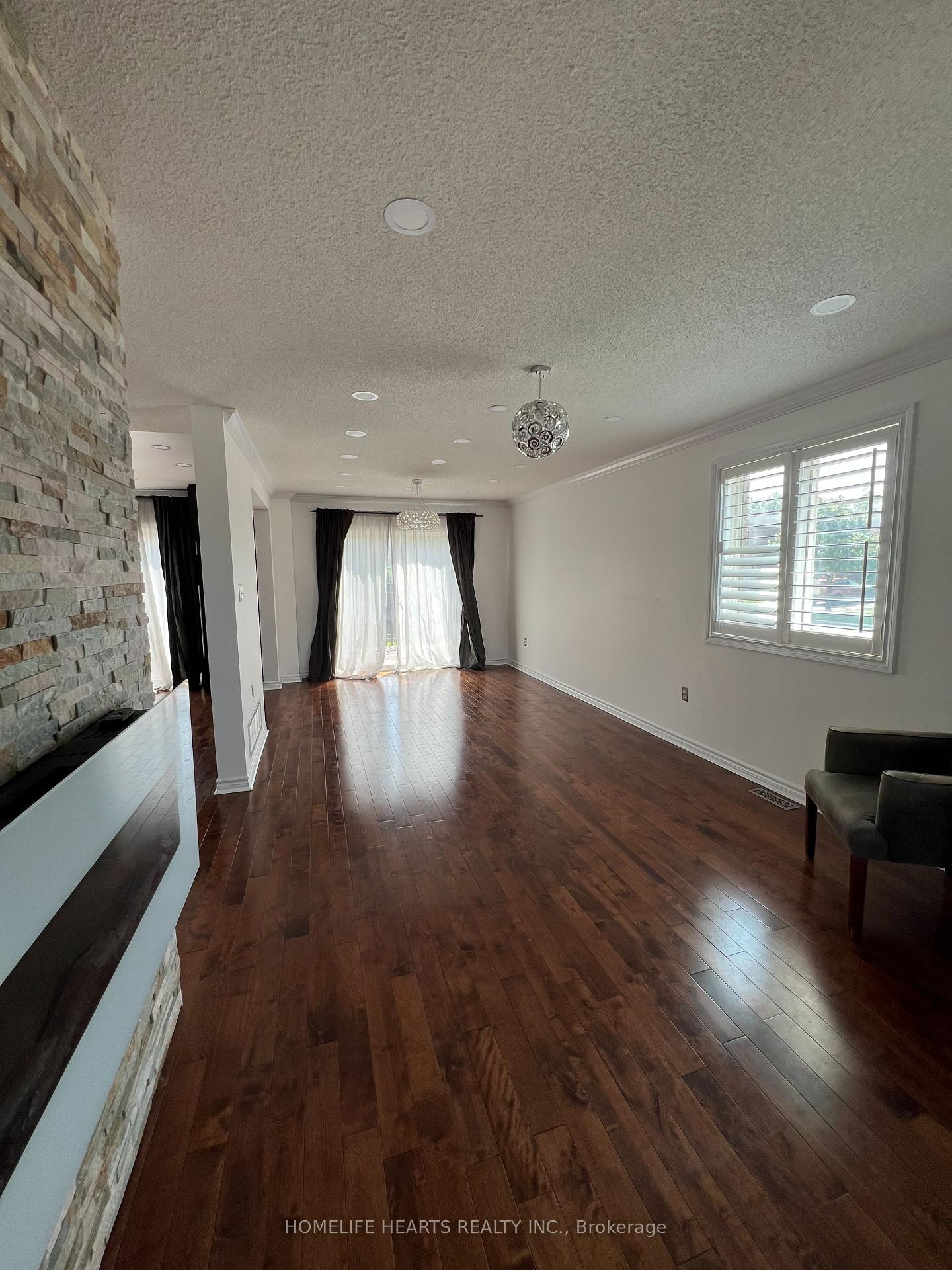 Photo 6 of 1 Glenhill Drive, Barrie, Painswick South — HOMEH