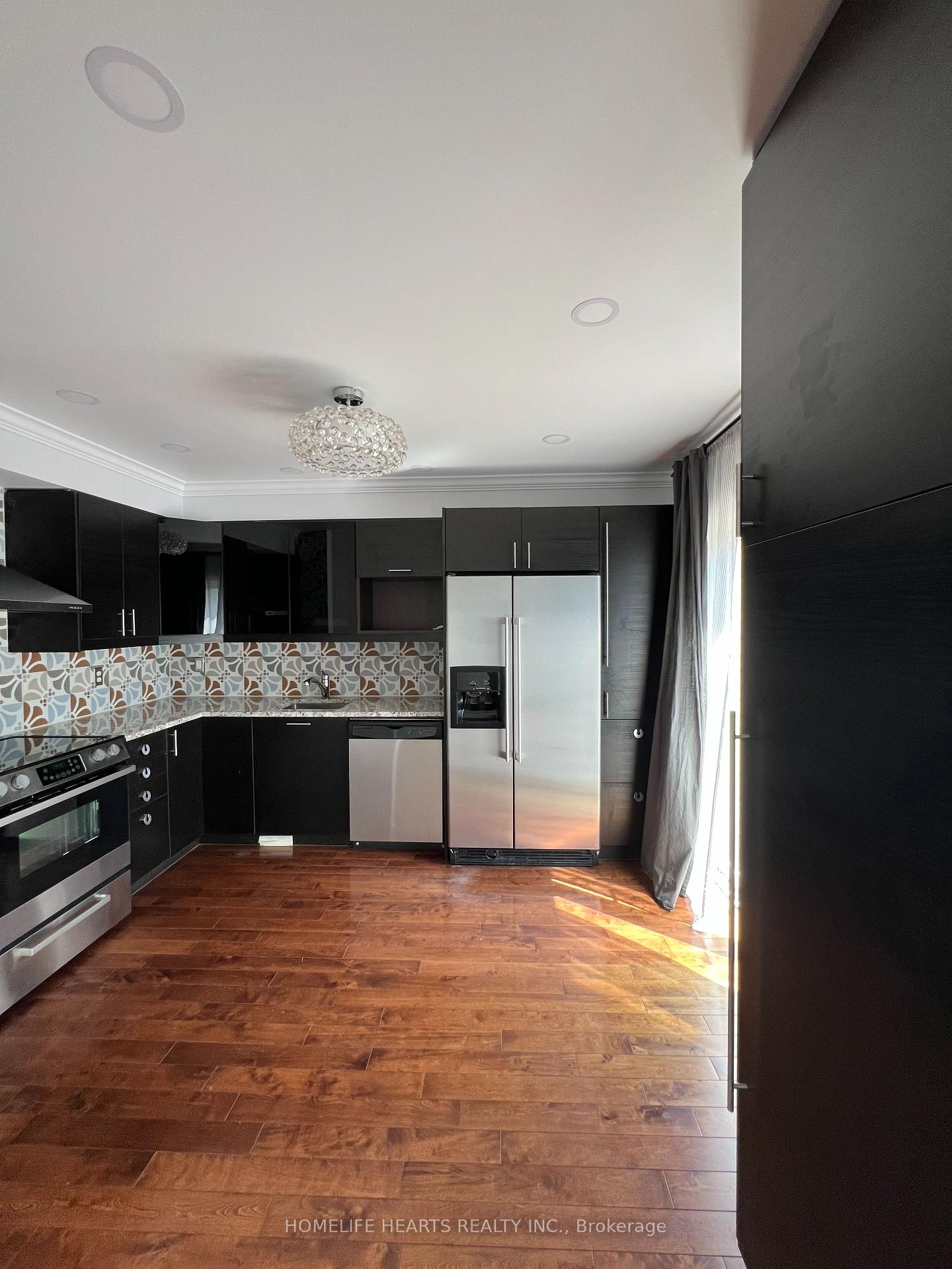 Photo 8 of 1 Glenhill Drive, Barrie, Painswick South — HOMEH