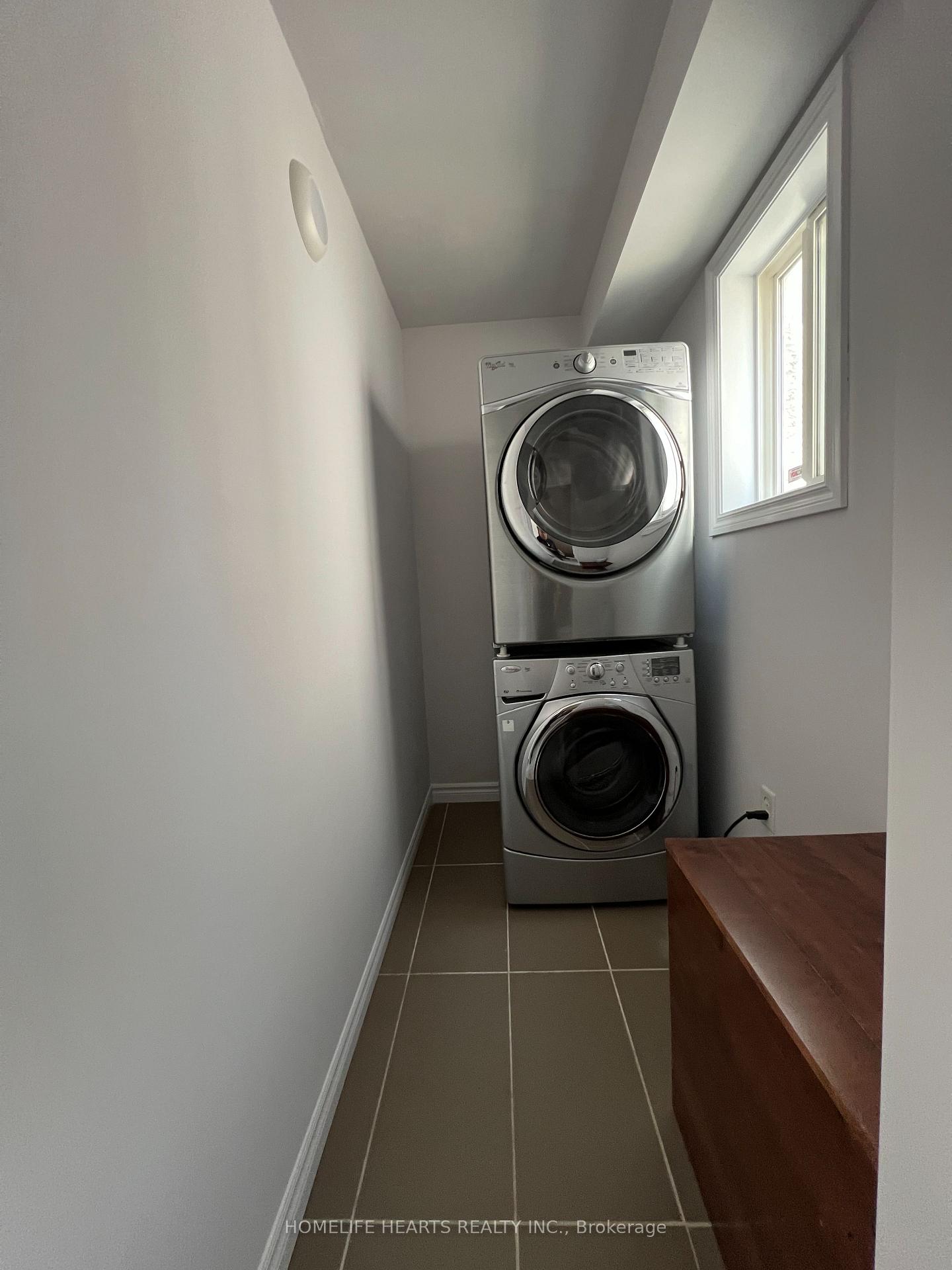 Photo 10 of 1 Glenhill Drive, Barrie, Painswick South — HOMEH