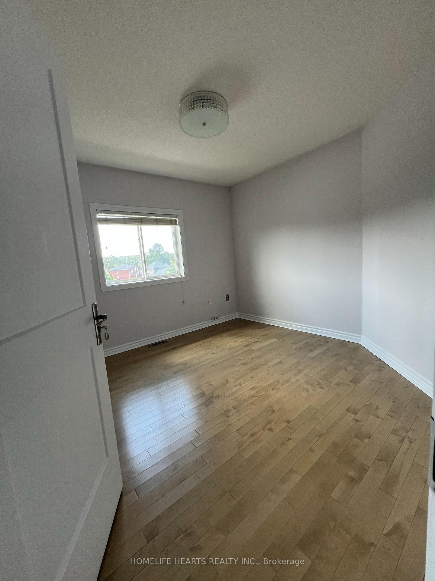 Photo 12 of 1 Glenhill Drive, Barrie, Painswick South — HOMEH