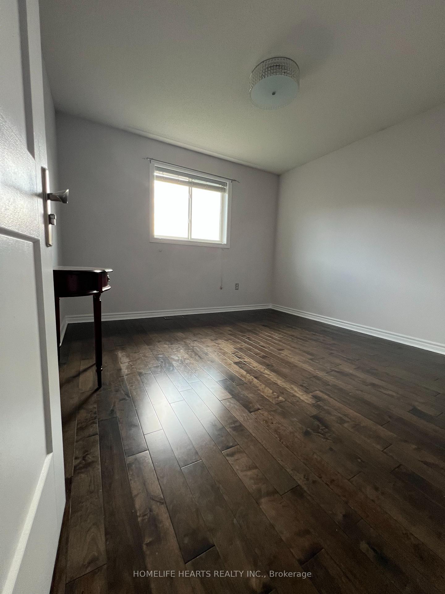 Photo 13 of 1 Glenhill Drive, Barrie, Painswick South — HOMEH