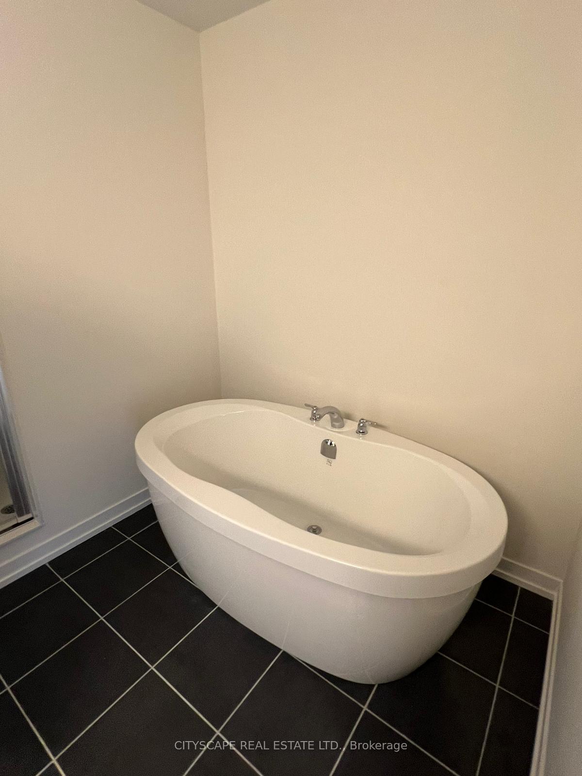 Photo 19 of 1470 Rose Way, Milton, Cobban — HOMEH