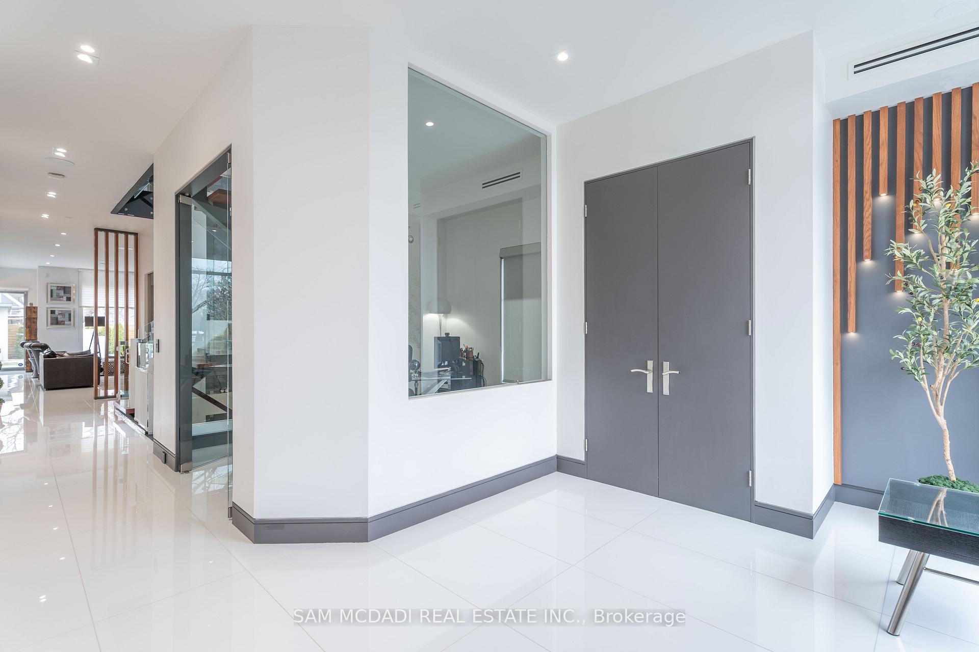 Photo 4 of 852 Goodwin Road, Mississauga, Lakeview — HOMEH