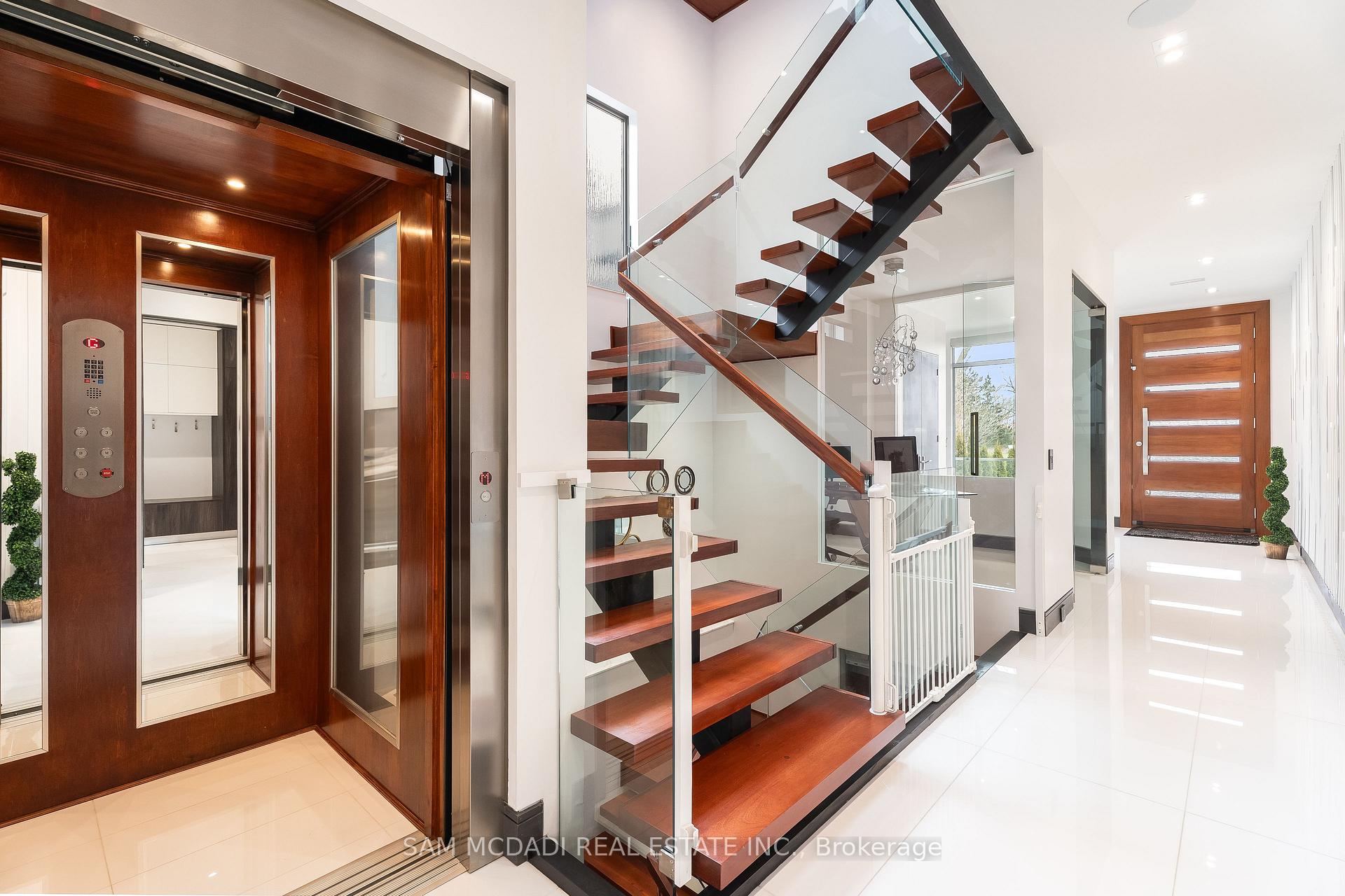 Photo 6 of 852 Goodwin Road, Mississauga, Lakeview — HOMEH