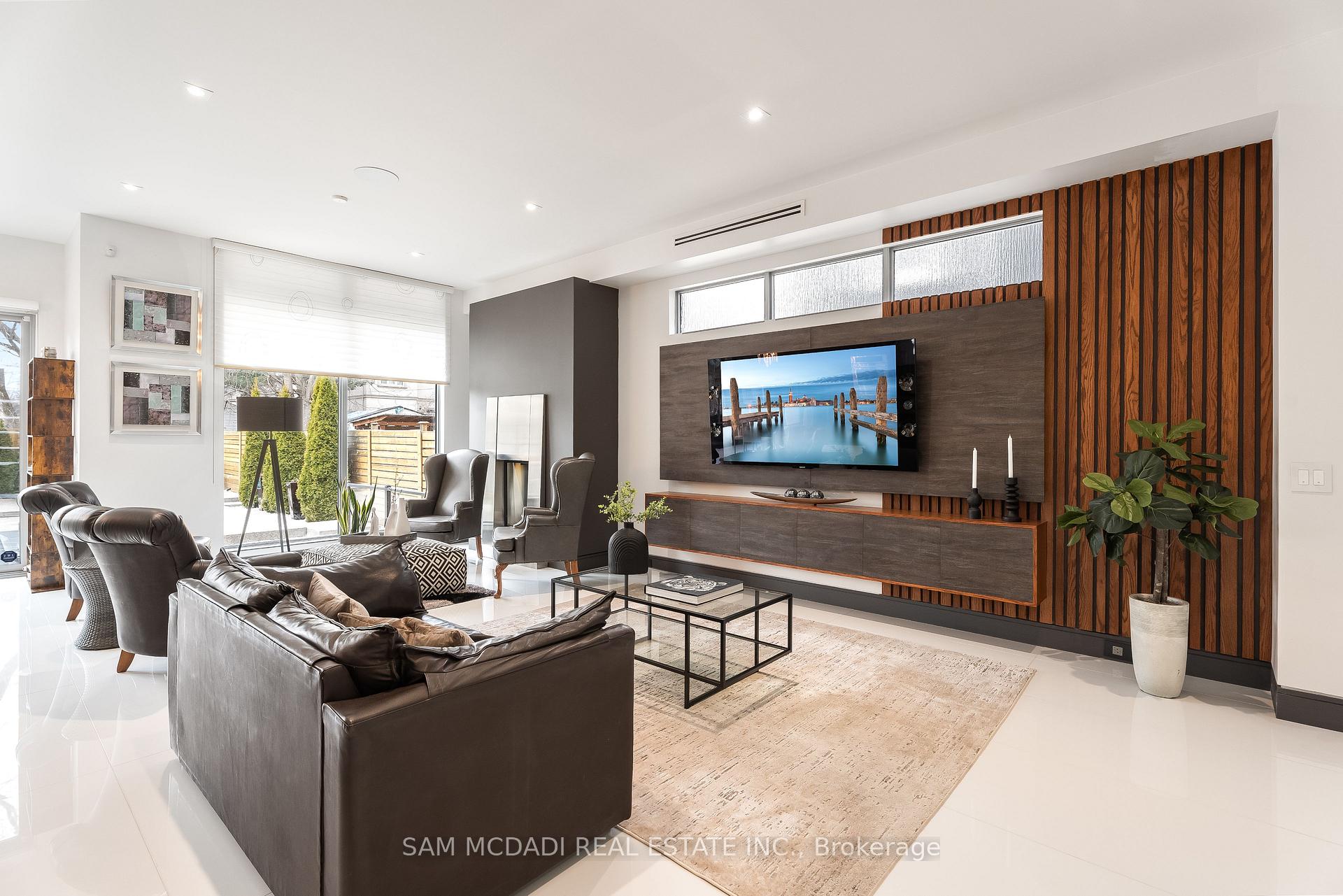 Photo 7 of 852 Goodwin Road, Mississauga, Lakeview — HOMEH