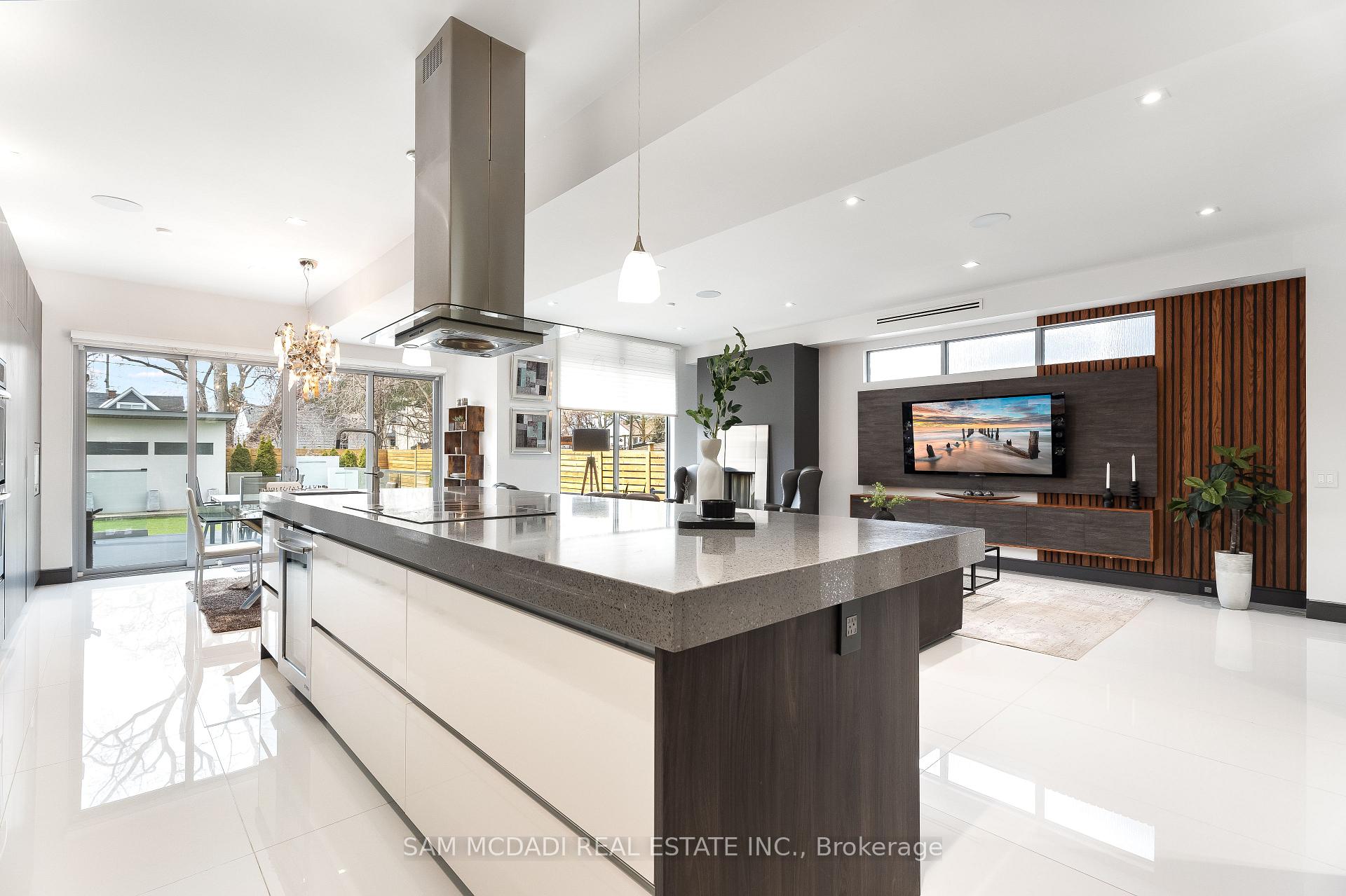 Photo 12 of 852 Goodwin Road, Mississauga, Lakeview — HOMEH