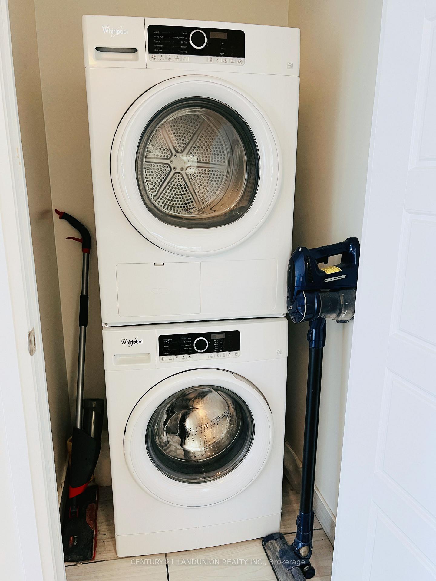 Photo 13 of Unit 605, 15 Water Walk Drive, Markham, Unionville — HOMEH