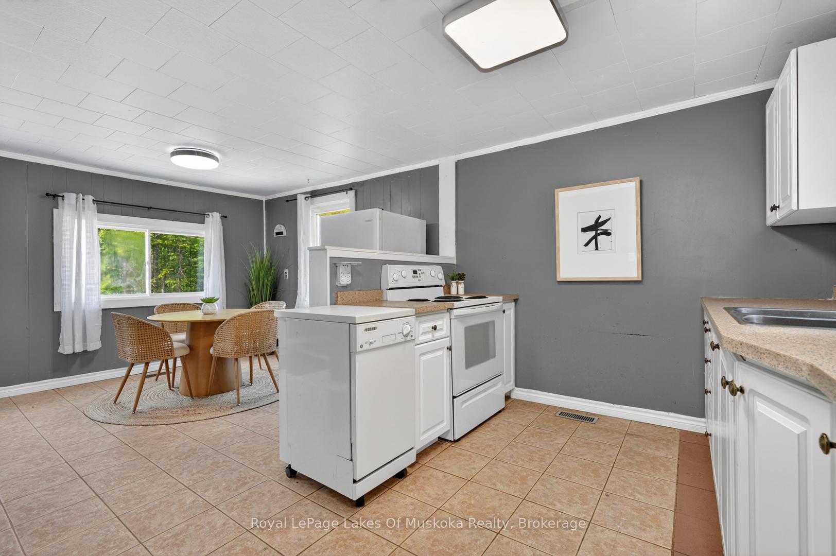 Photo 12 of 1018 Sniders Bay Road, Gravenhurst, Muskoka (S) — HOMEH