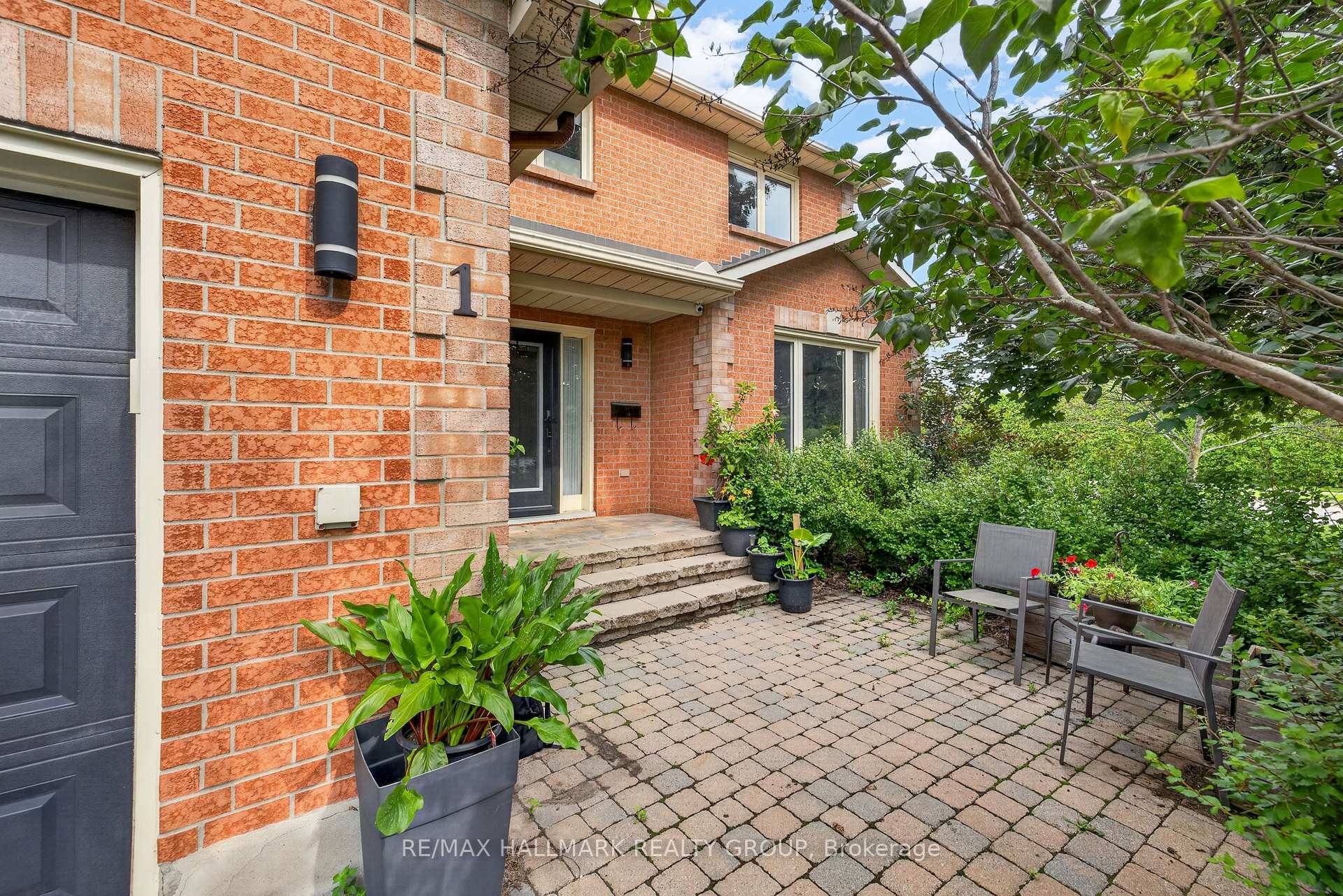 Photo 2 of 1 Hedgerow Lane, Ottawa, Stittsville (Central) — HOMEH