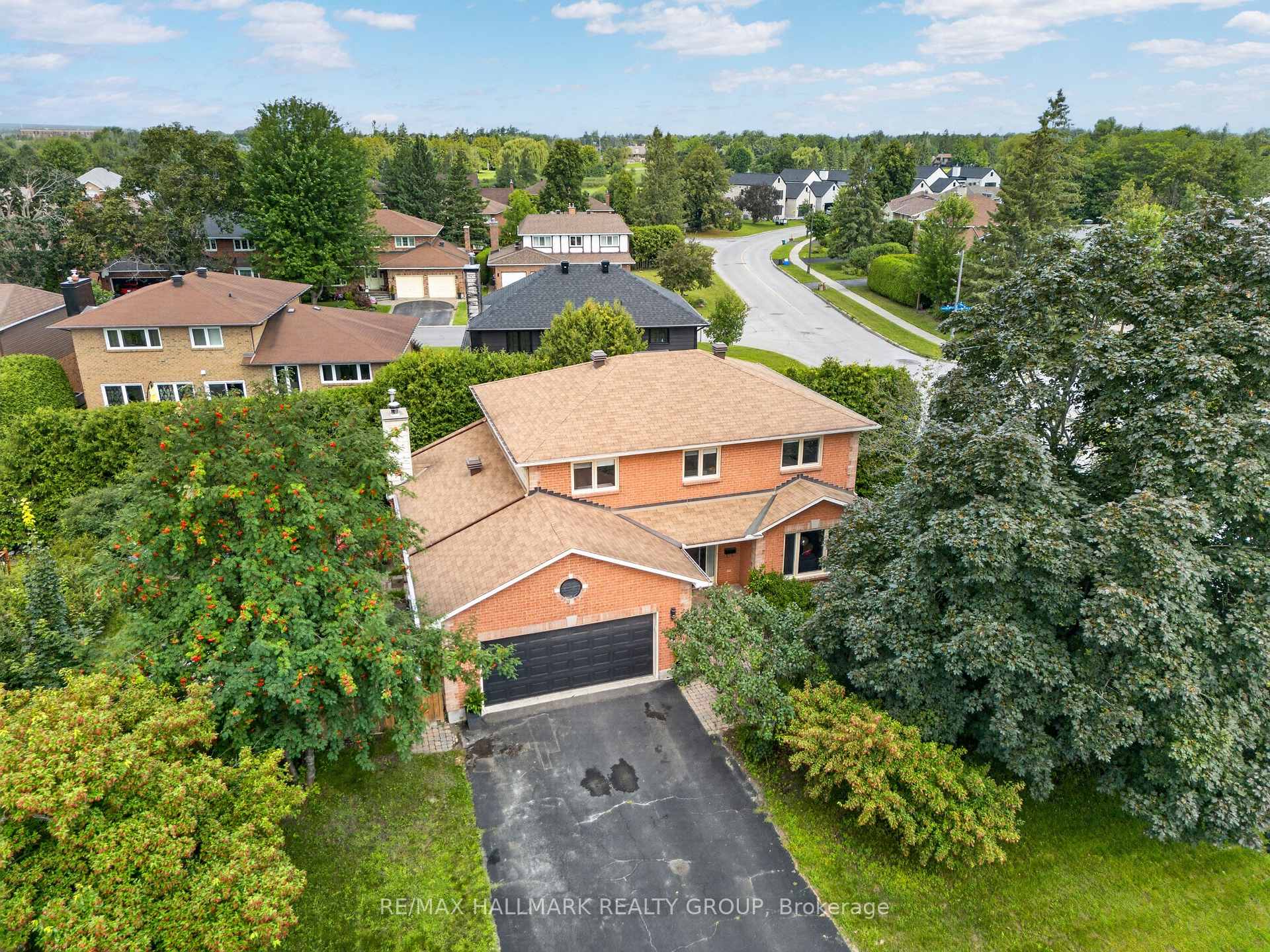 Photo 3 of 1 Hedgerow Lane, Ottawa, Stittsville (Central) — HOMEH
