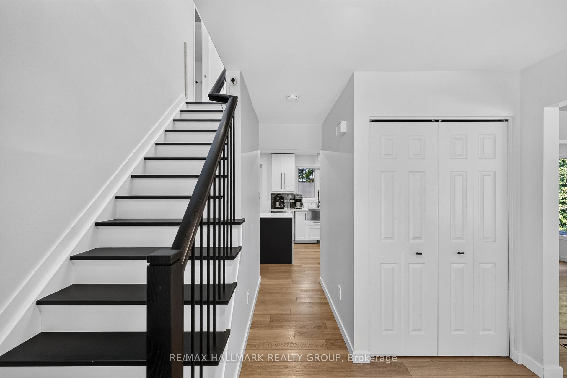Photo 5 of 1 Hedgerow Lane, Ottawa, Stittsville (Central) — HOMEH