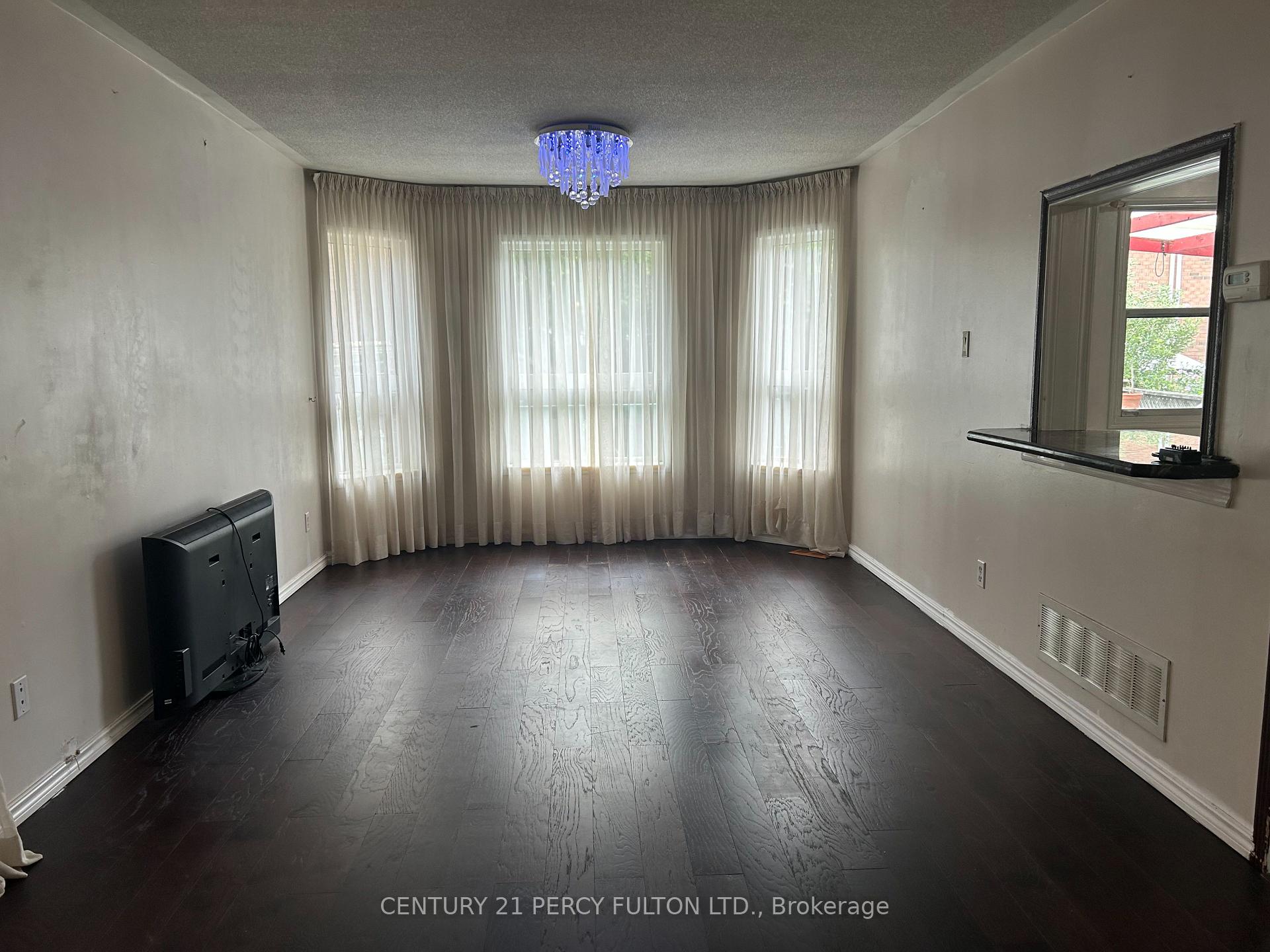 Photo 3 of 13 Purdy Crescent, North York, Humberlea-Pelmo Park — HOMEH