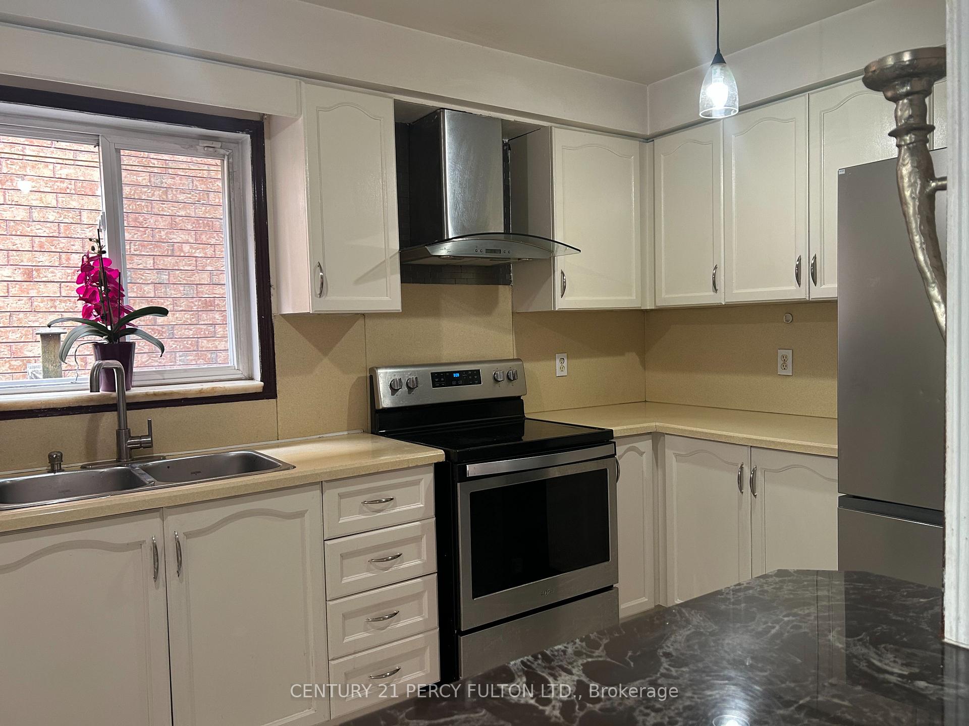 Photo 4 of 13 Purdy Crescent, North York, Humberlea-Pelmo Park — HOMEH