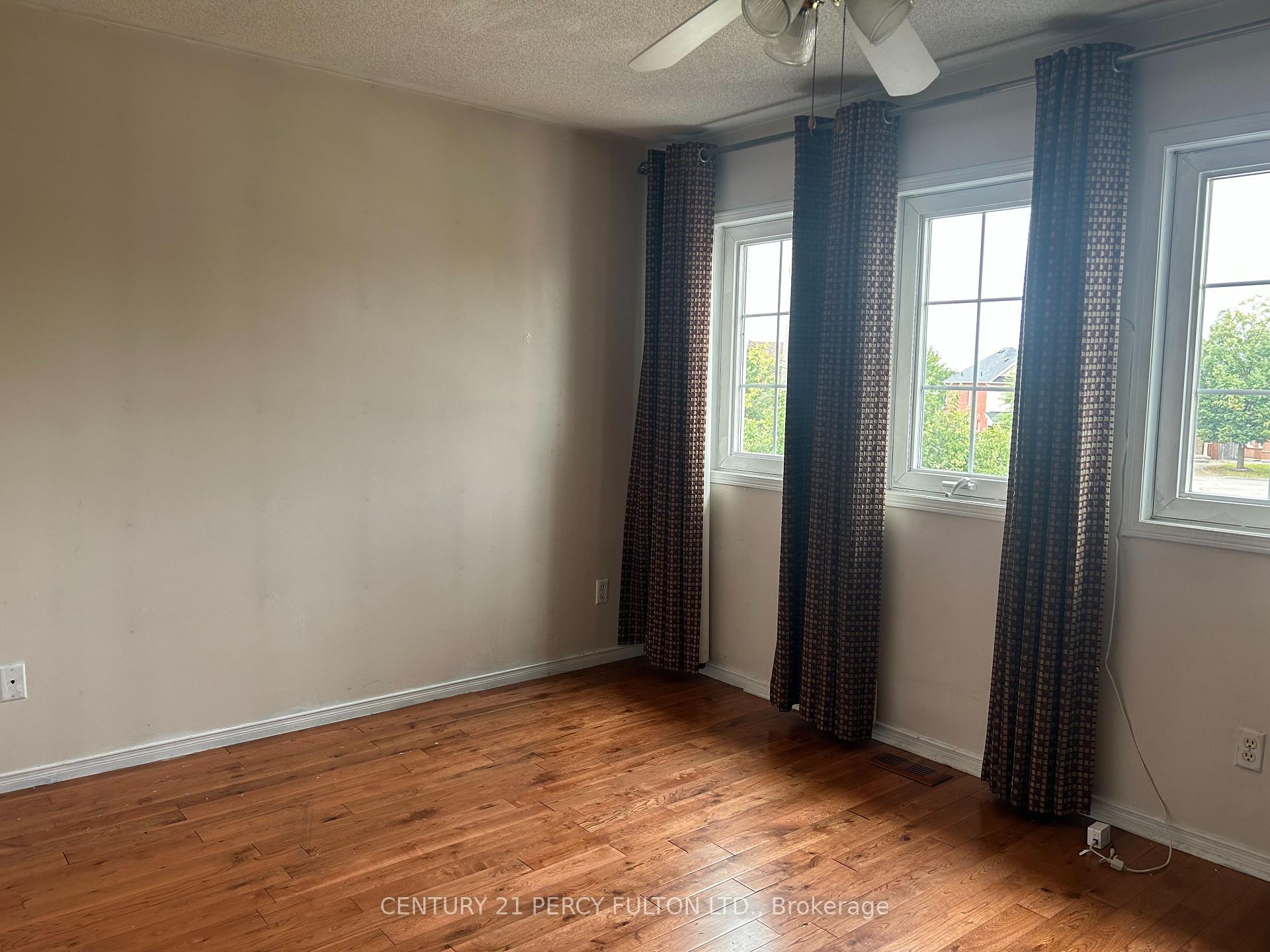 Photo 8 of 13 Purdy Crescent, North York, Humberlea-Pelmo Park — HOMEH