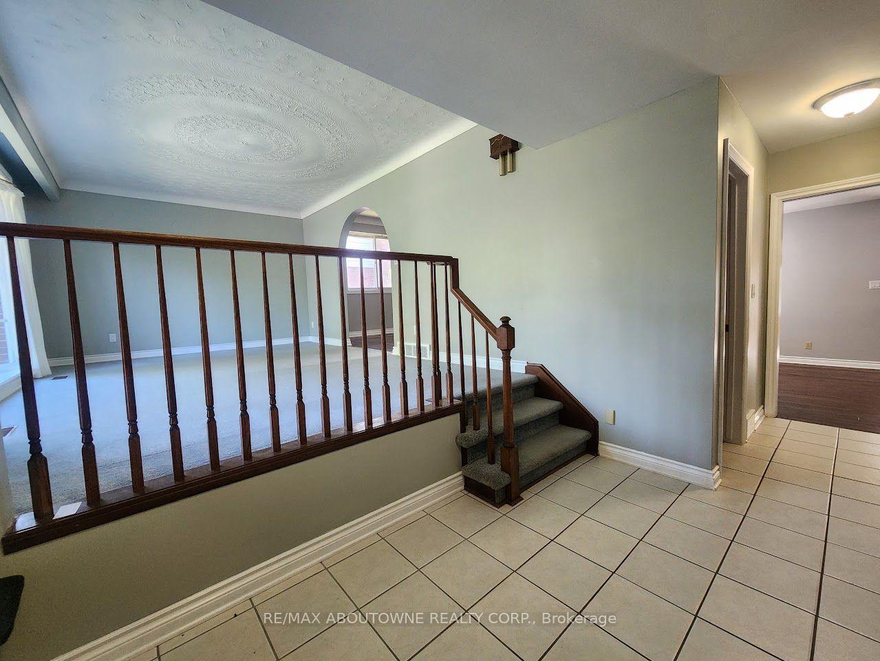 Photo 2 of 64 Adel Drive, St. Catharines, Carlton/Bunting — HOMEH