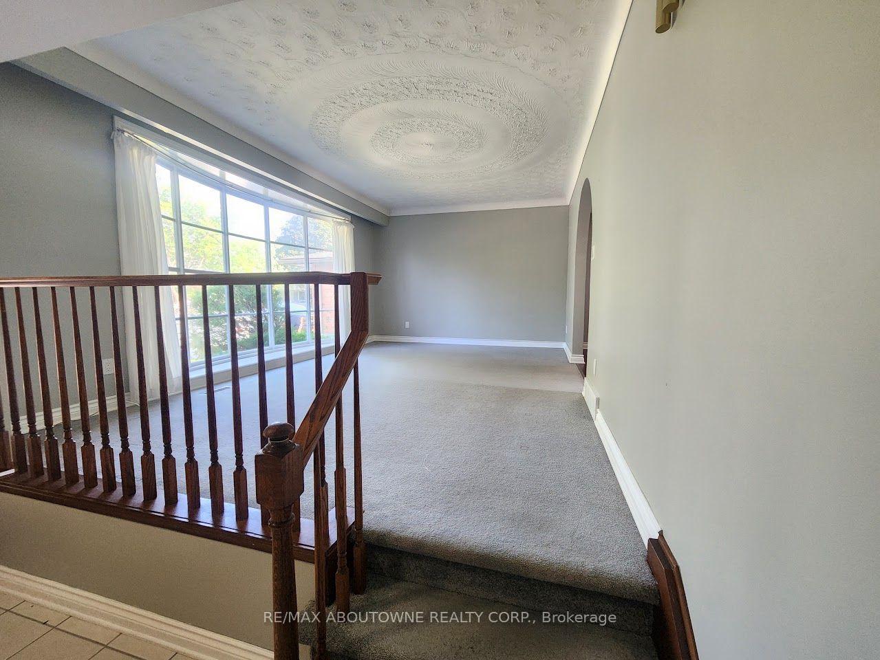 Photo 3 of 64 Adel Drive, St. Catharines, Carlton/Bunting — HOMEH