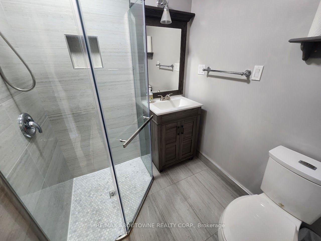 Photo 16 of 64 Adel Drive, St. Catharines, Carlton/Bunting — HOMEH