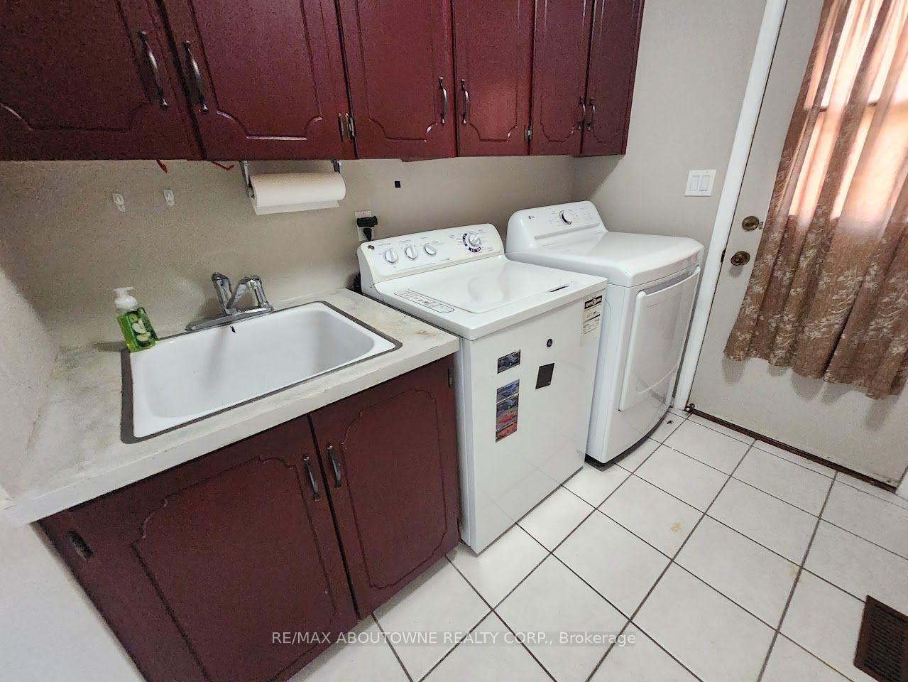 Photo 17 of 64 Adel Drive, St. Catharines, Carlton/Bunting — HOMEH