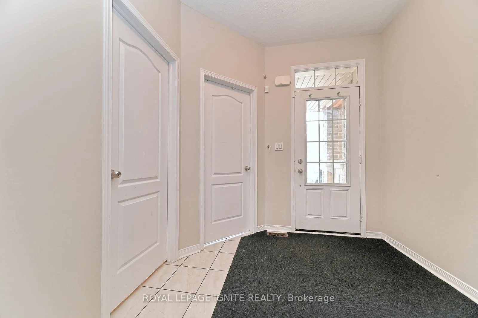 Photo 3 of 22 Thornapple Street, Brampton, Sandringham-Wellington North — HOMEH