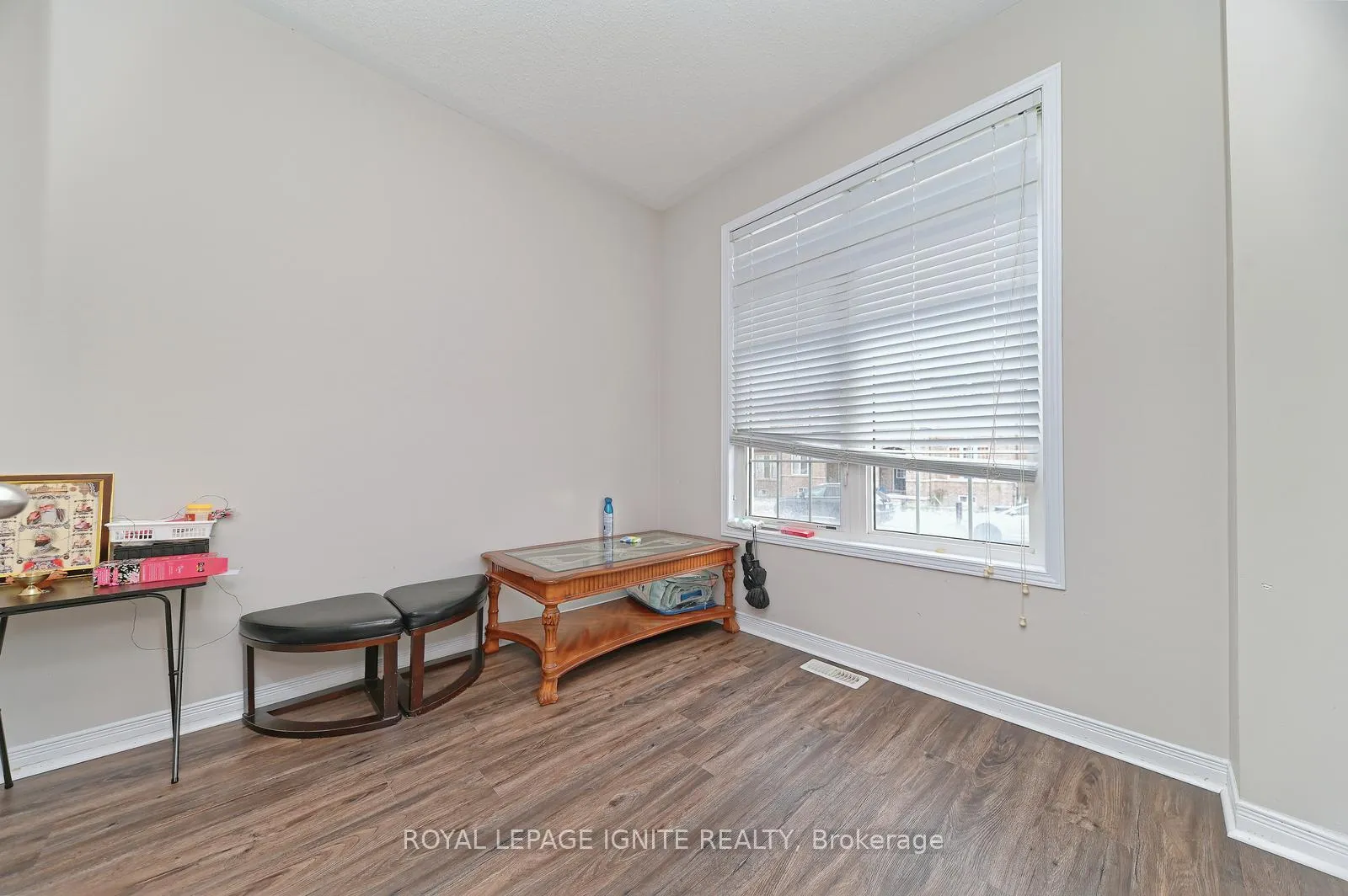 Photo 5 of 22 Thornapple Street, Brampton, Sandringham-Wellington North — HOMEH
