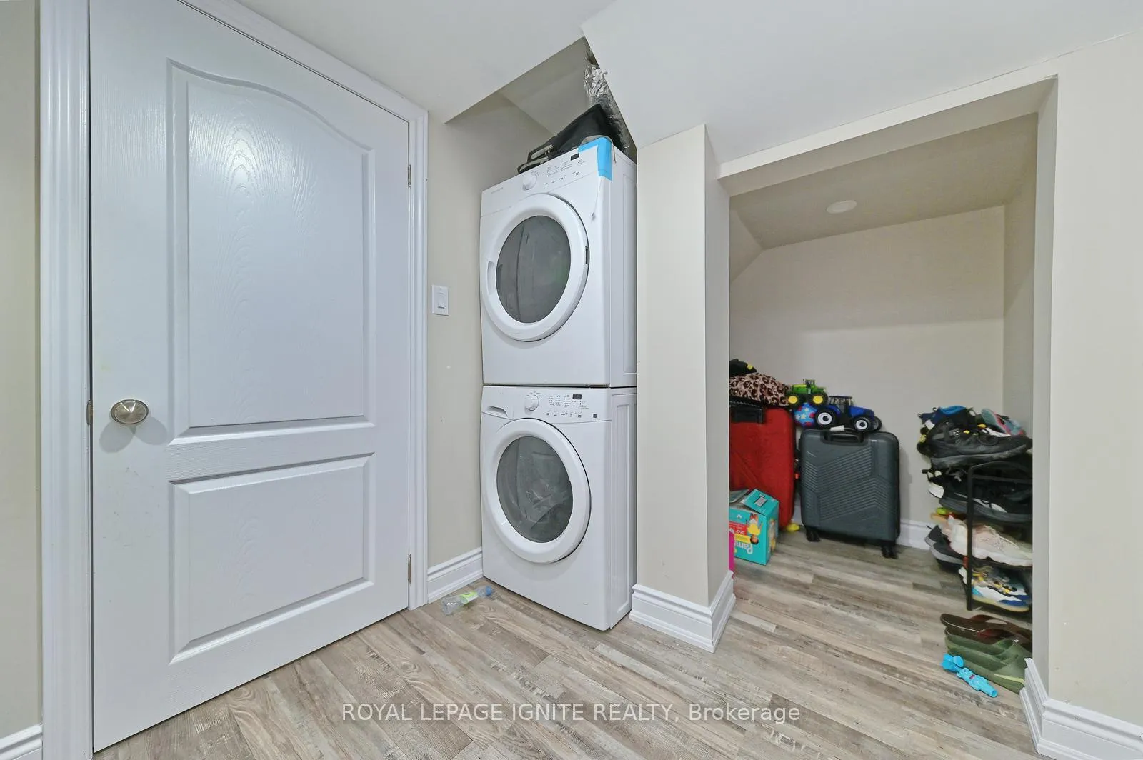 Photo 36 of 22 Thornapple Street, Brampton, Sandringham-Wellington North — HOMEH