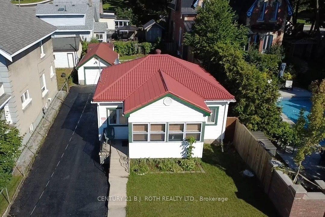 Photo 3 of 124 Mary Street, Orillia — HOMEH