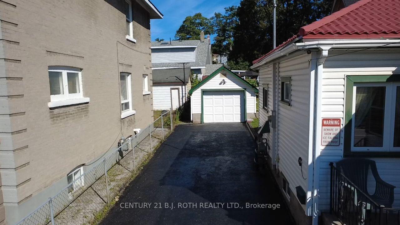 Photo 4 of 124 Mary Street, Orillia — HOMEH